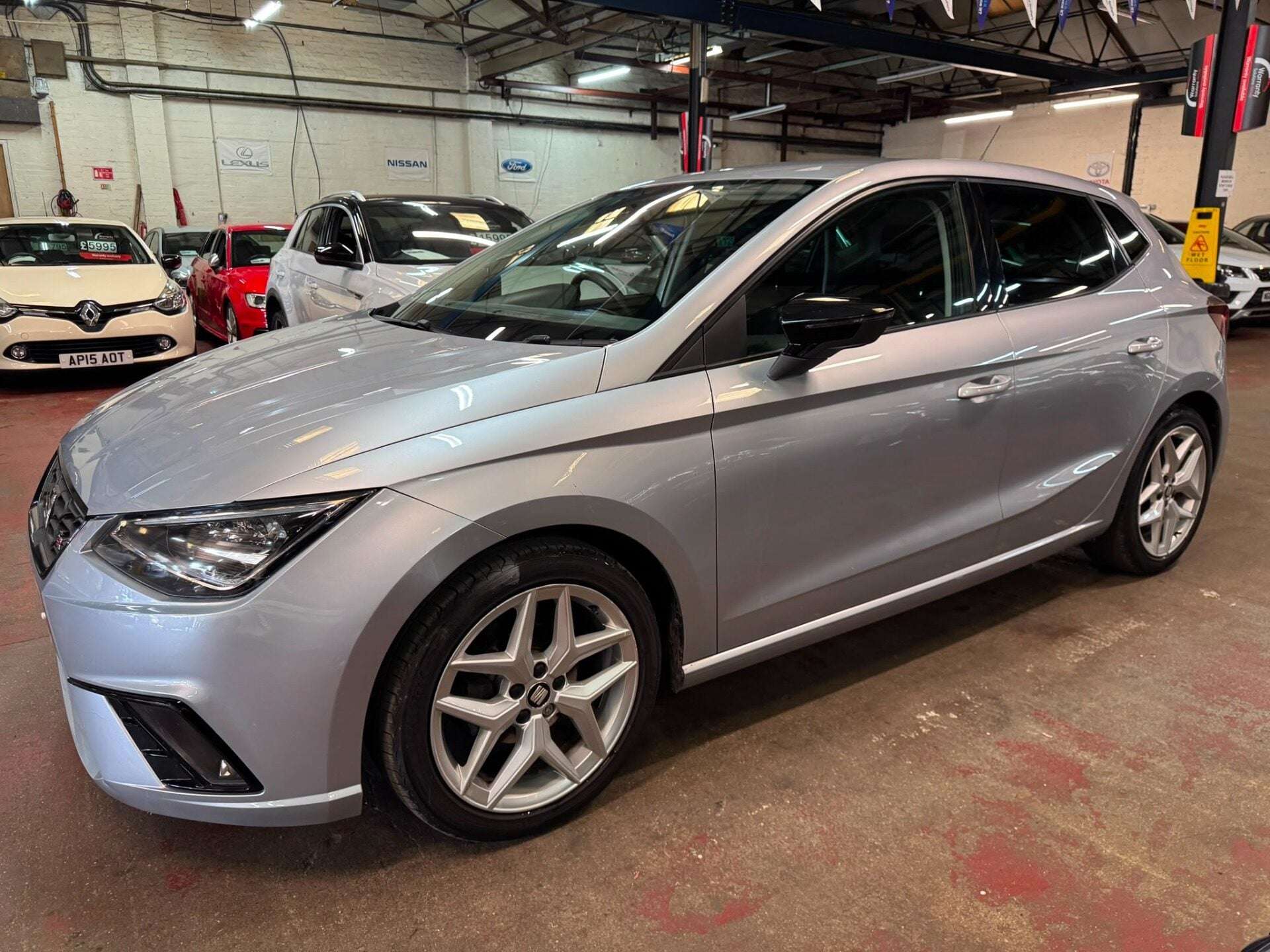 A 2019 SEAT IBIZA MPI FR A 2019 SEAT IBIZA MPI FR