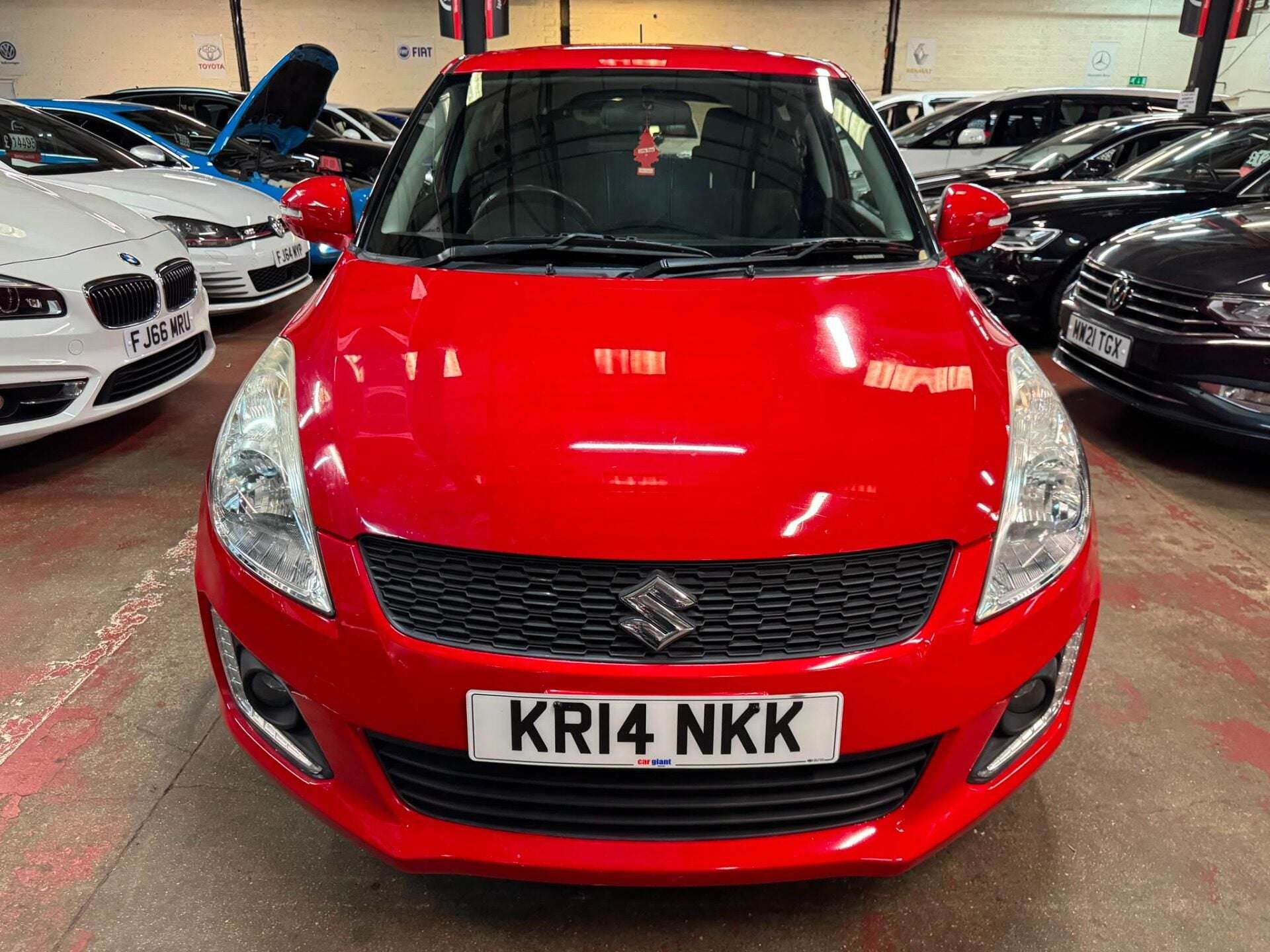 A 2014 SUZUKI SWIFT SZ4 A 2014 SUZUKI SWIFT SZ4