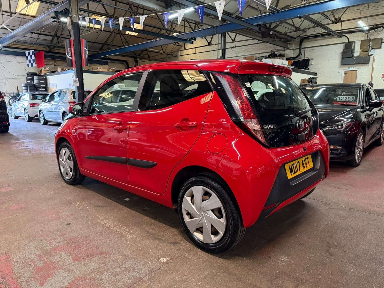 A 2017 TOYOTA AYGO VVT-I X-PLAY A 2017 TOYOTA AYGO VVT-I X-PLAY