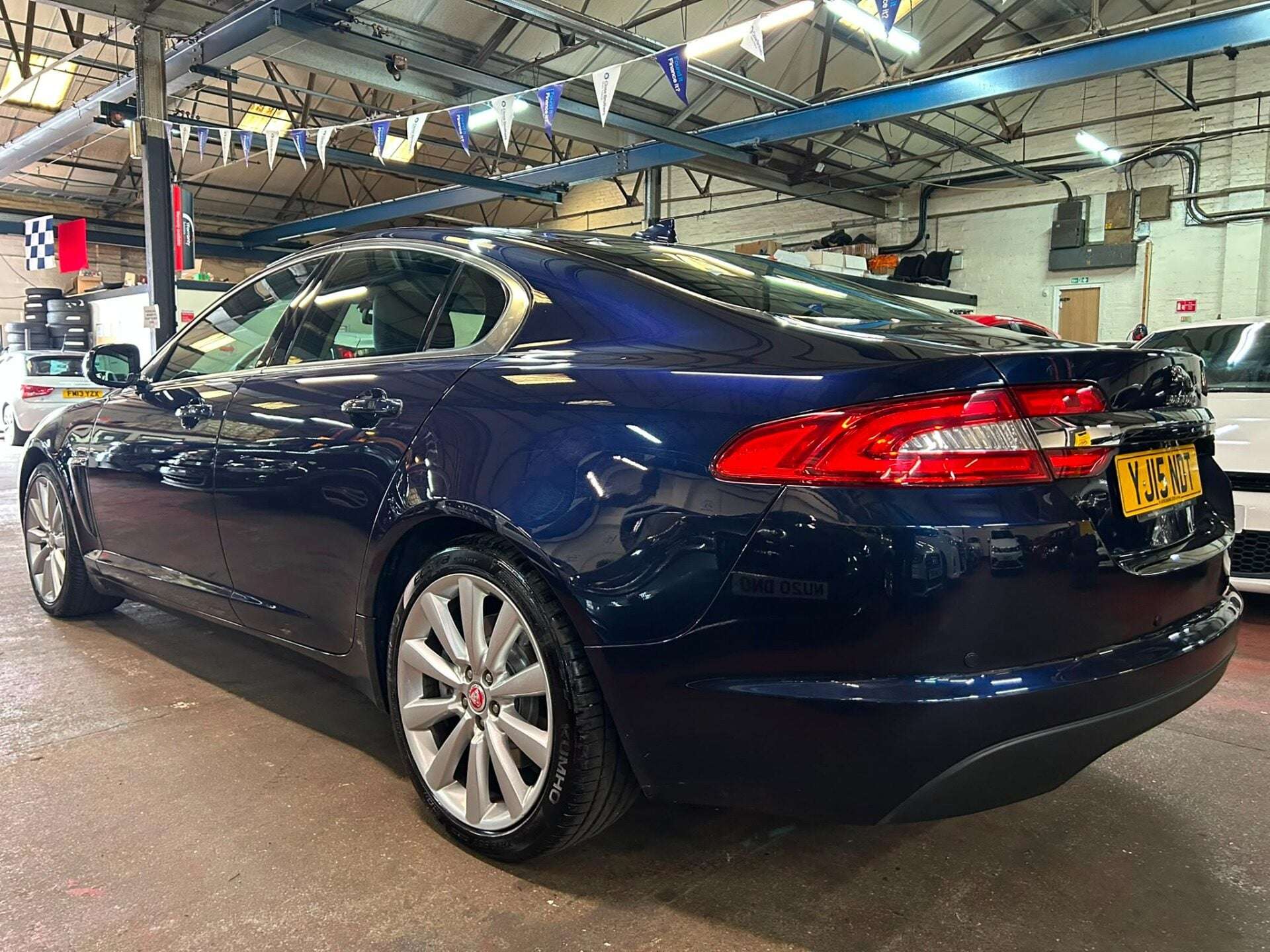 A 2015 JAGUAR XF D PORTFOLIO A 2015 JAGUAR XF D PORTFOLIO