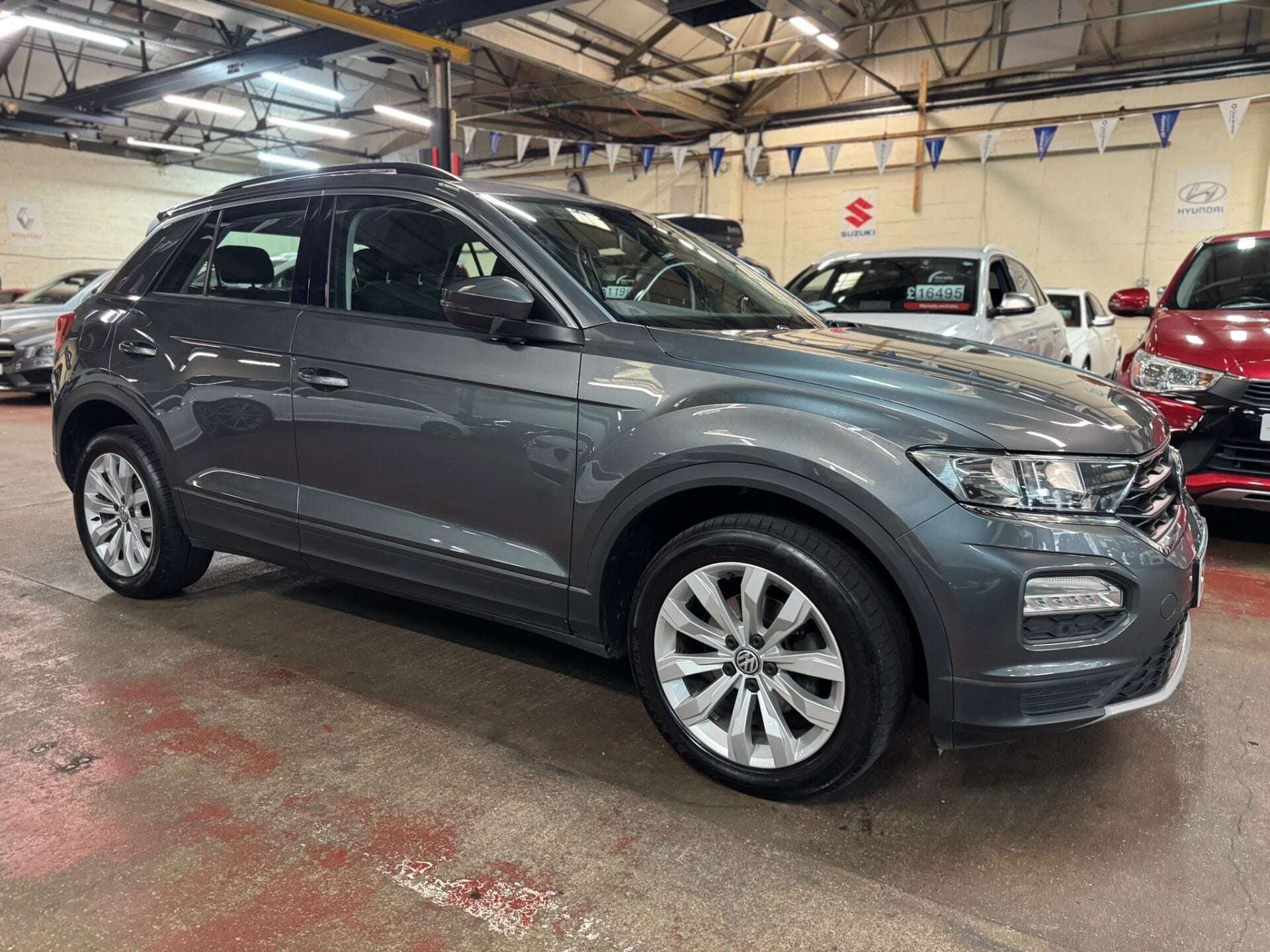 A 2019 VOLKSWAGEN T-ROC SE TDI A 2019 VOLKSWAGEN T-ROC SE TDI