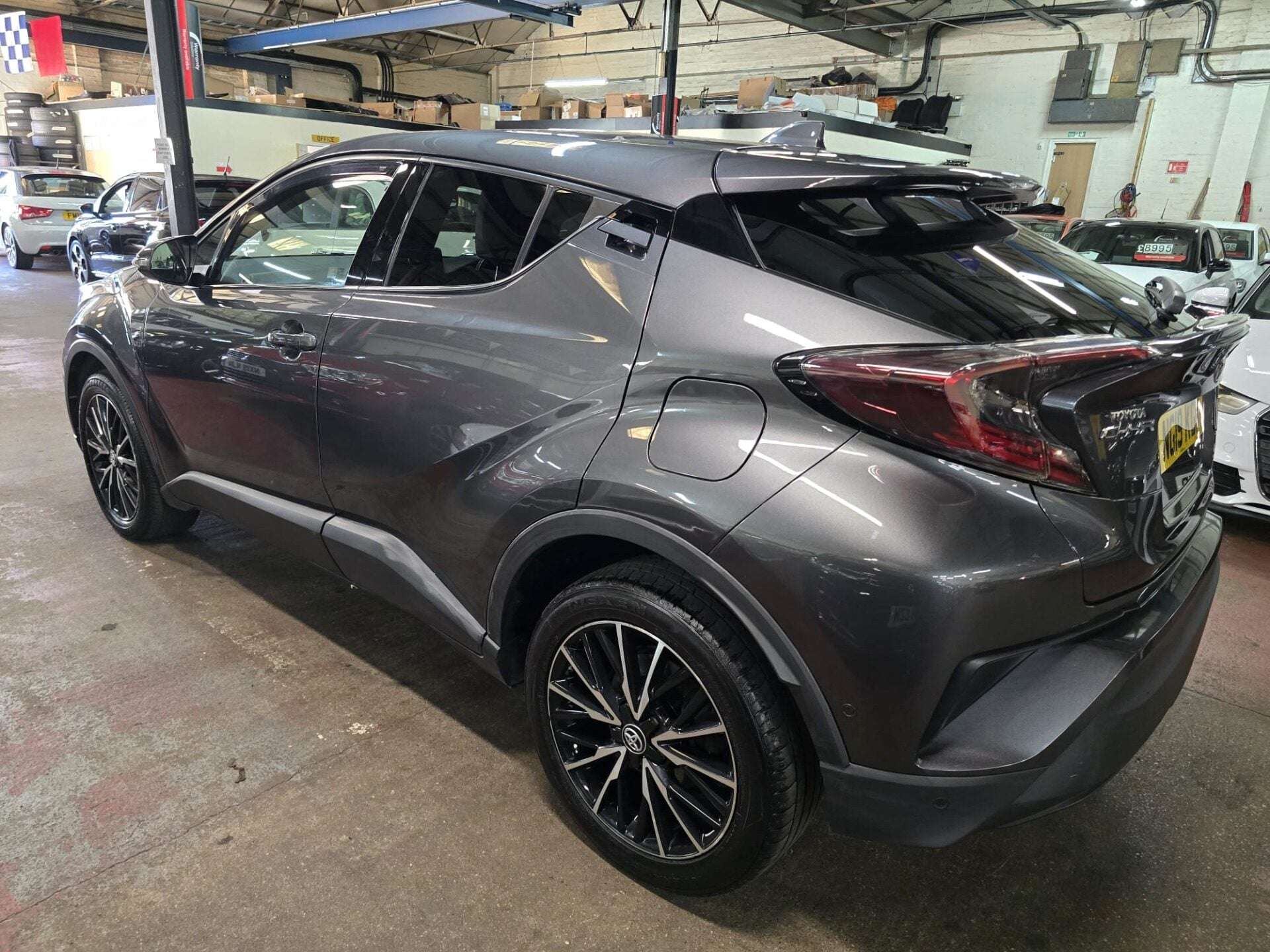 A 2019 TOYOTA C-HR EXCEL A 2019 TOYOTA C-HR EXCEL