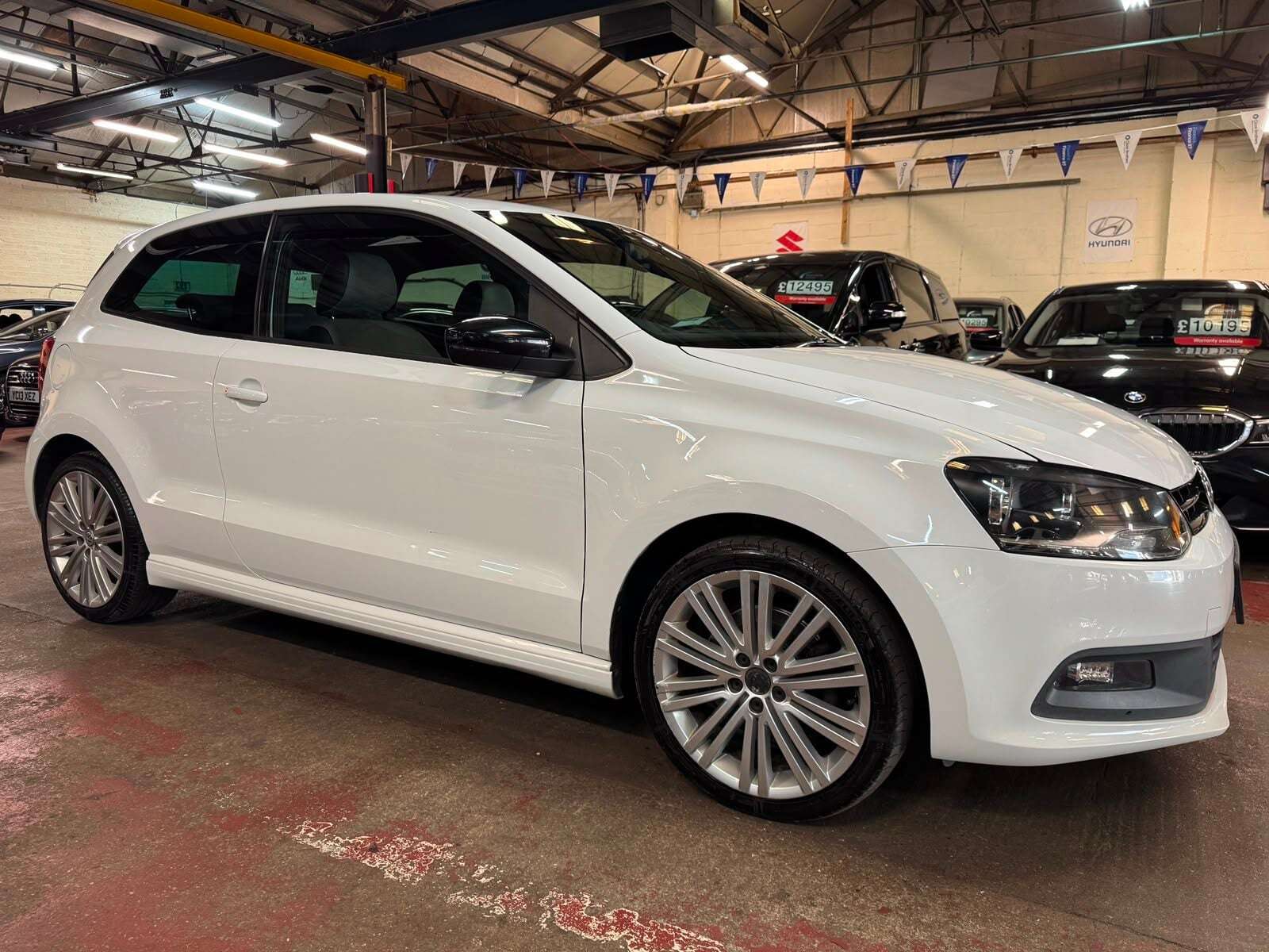 A 2015 VOLKSWAGEN POLO BLUEGT A 2015 VOLKSWAGEN POLO BLUEGT