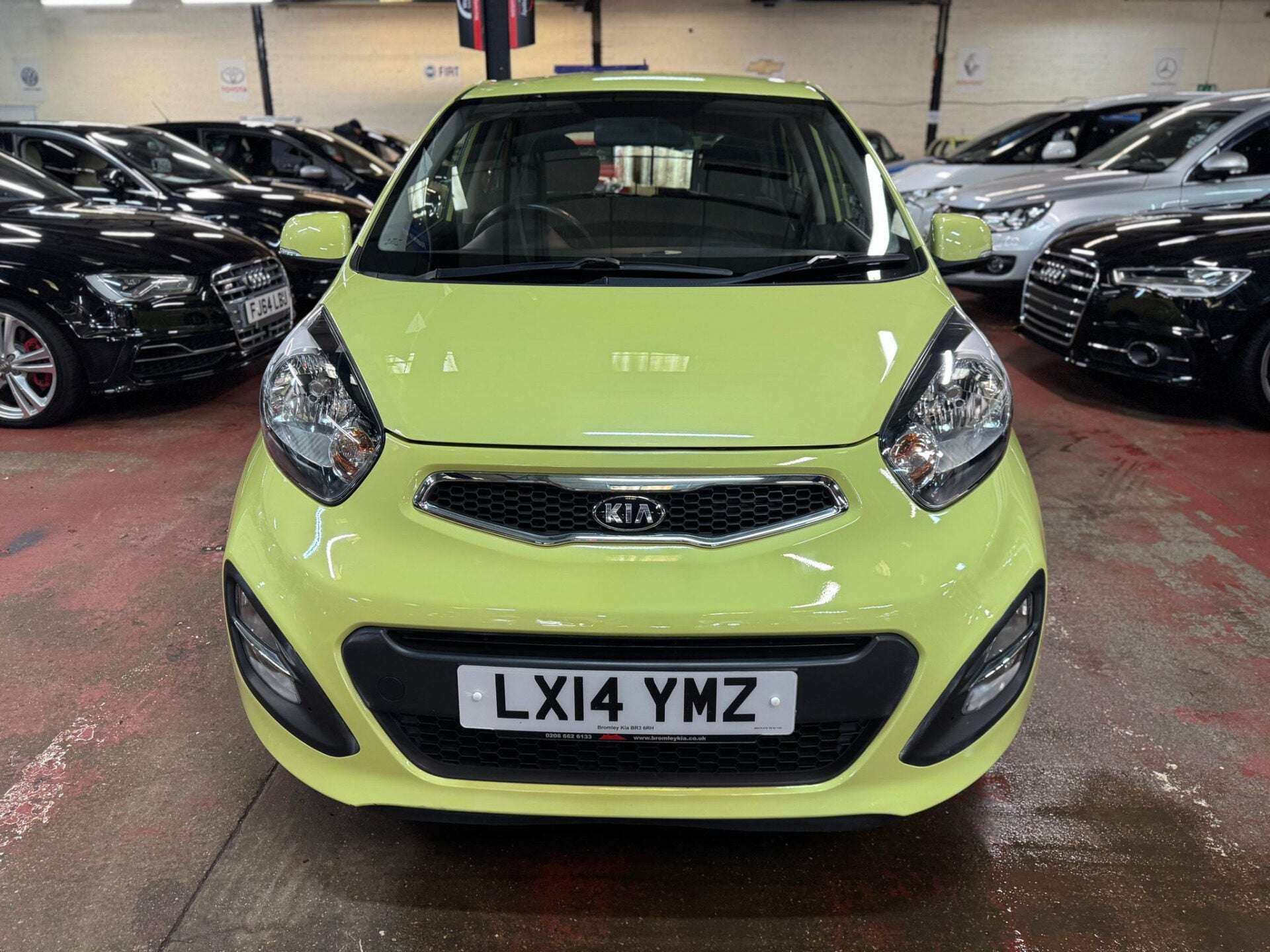 A 2014 KIA PICANTO 2 A 2014 KIA PICANTO 2