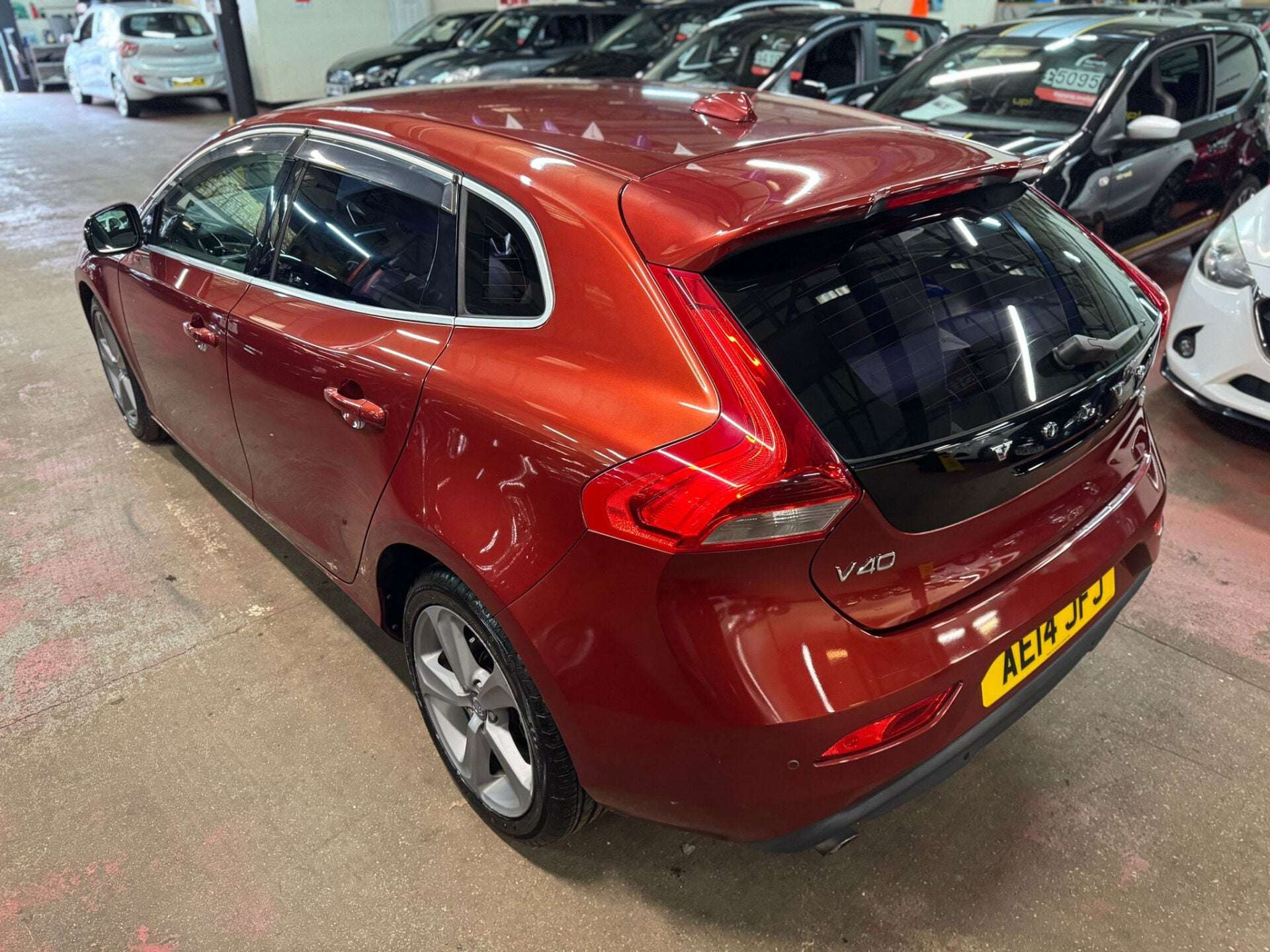 2014 VOLVO V40 2014 VOLVO V40