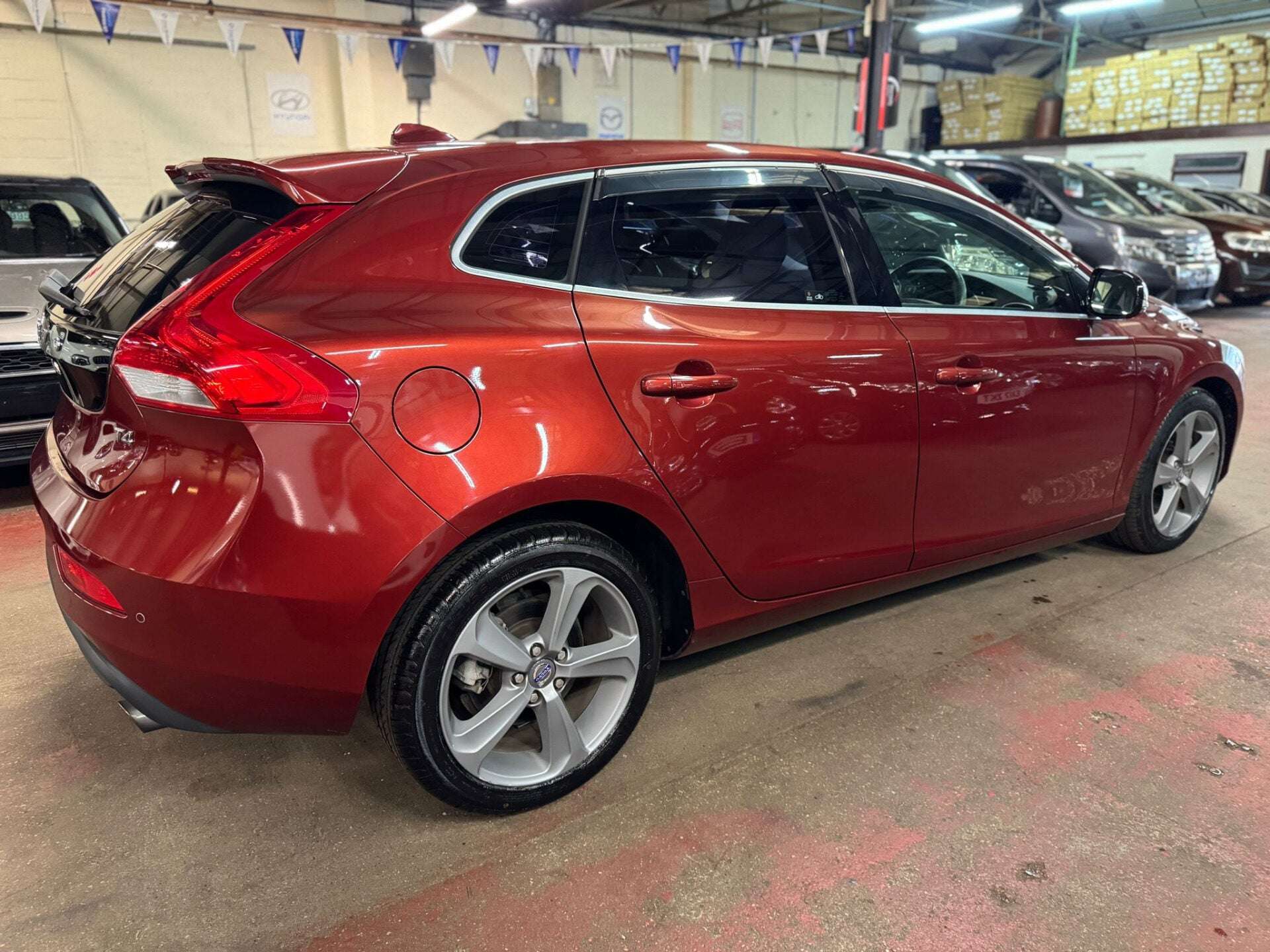 2014 VOLVO V40 2014 VOLVO V40