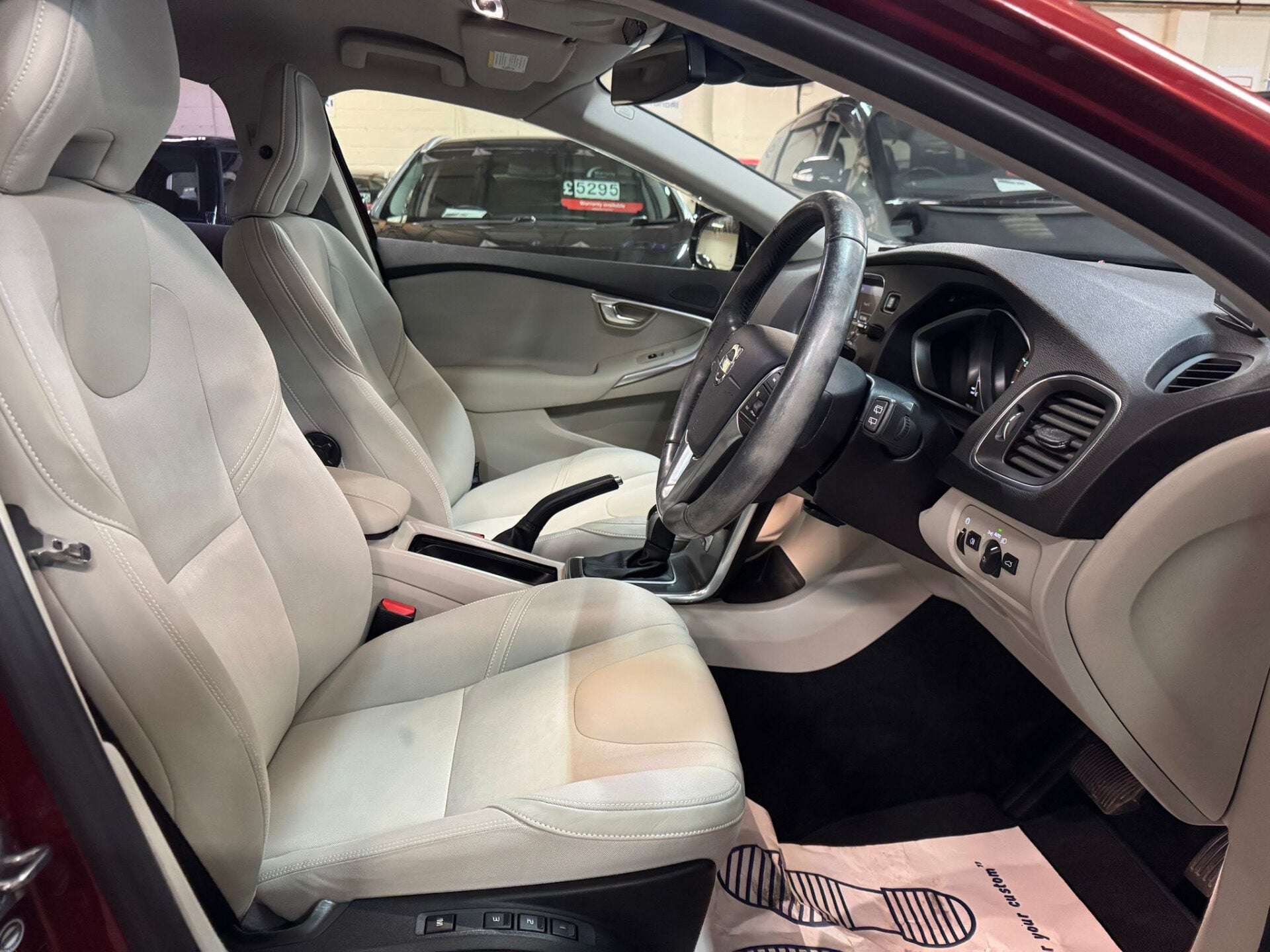 2014 VOLVO V40 2014 VOLVO V40