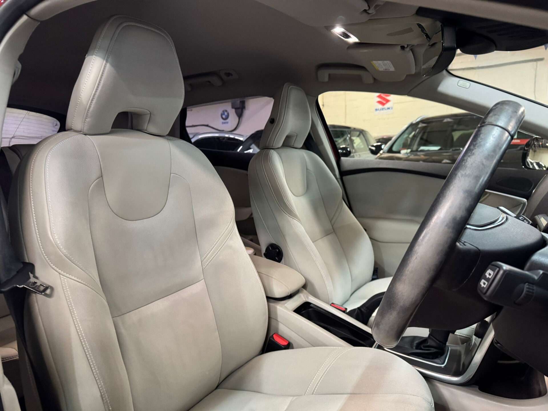 2014 VOLVO V40 2014 VOLVO V40