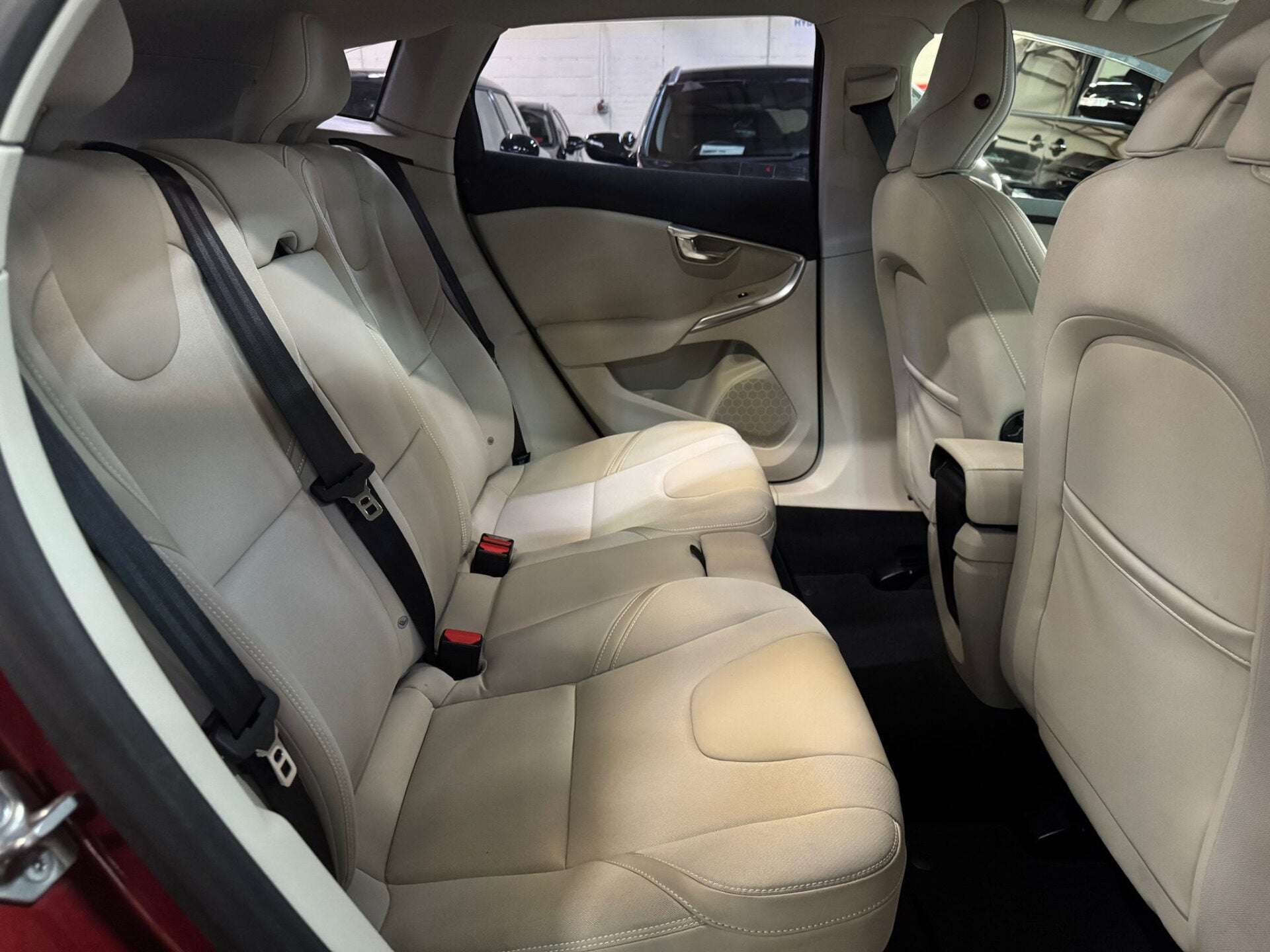 2014 VOLVO V40 2014 VOLVO V40