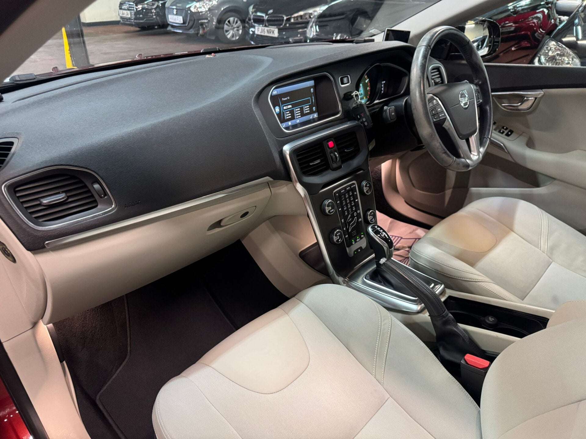 2014 VOLVO V40 2014 VOLVO V40