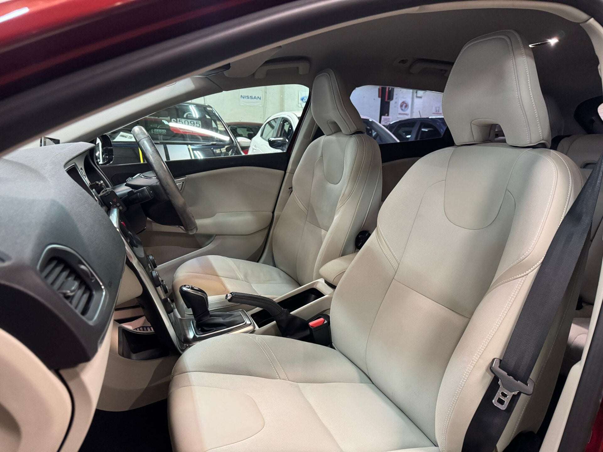 2014 VOLVO V40 2014 VOLVO V40