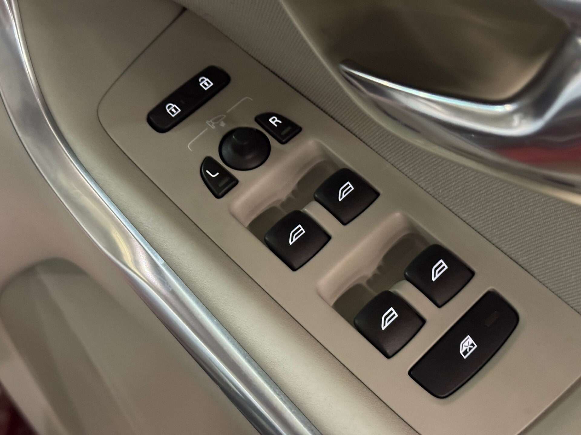 2014 VOLVO V40 2014 VOLVO V40