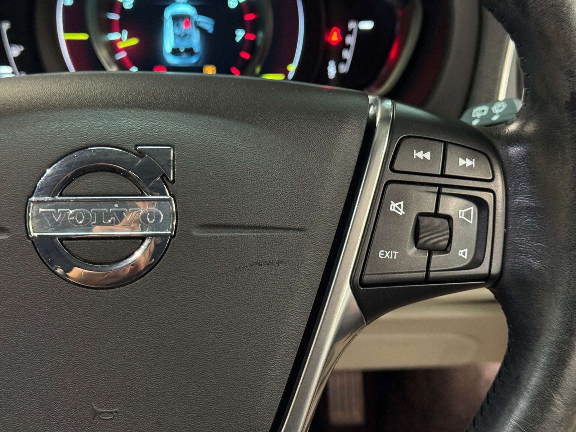 2014 VOLVO V40 2014 VOLVO V40