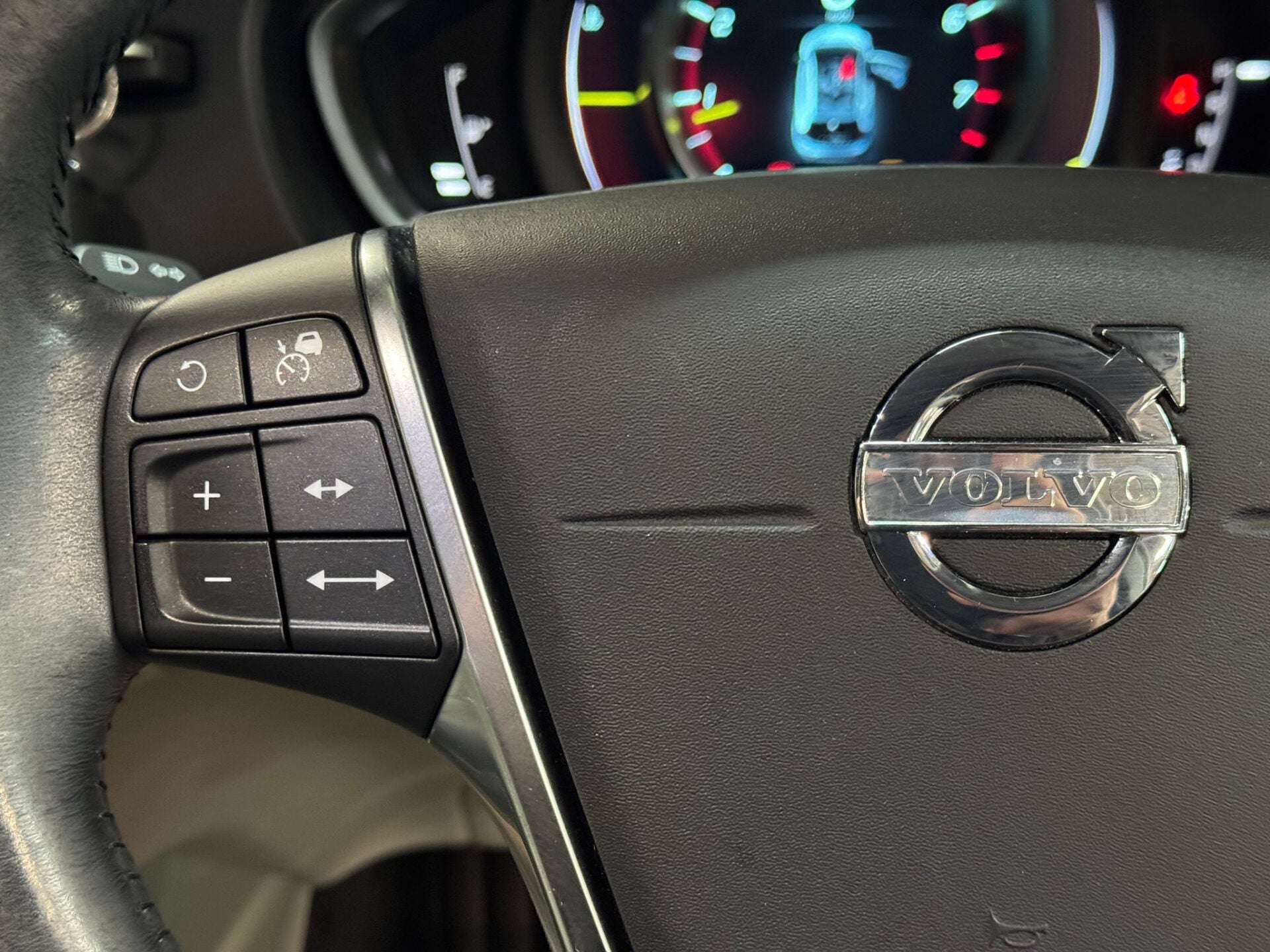 2014 VOLVO V40 2014 VOLVO V40