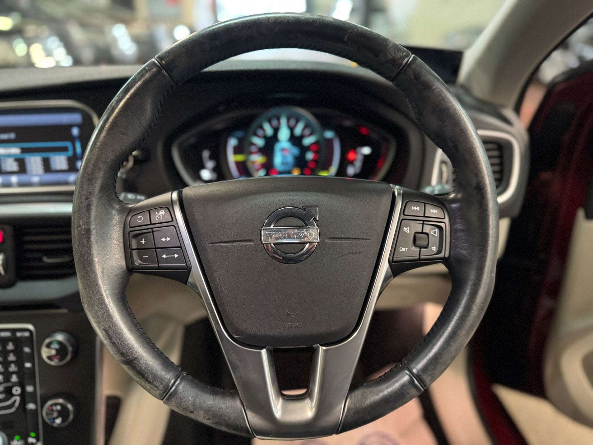 2014 VOLVO V40 2014 VOLVO V40