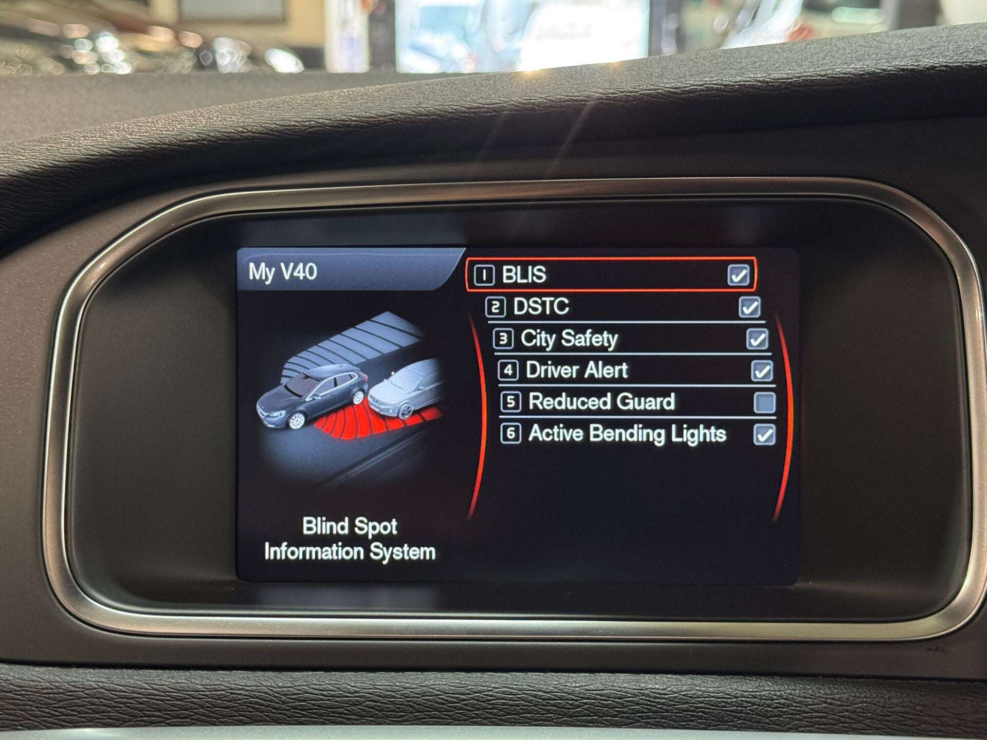 2014 VOLVO V40 2014 VOLVO V40