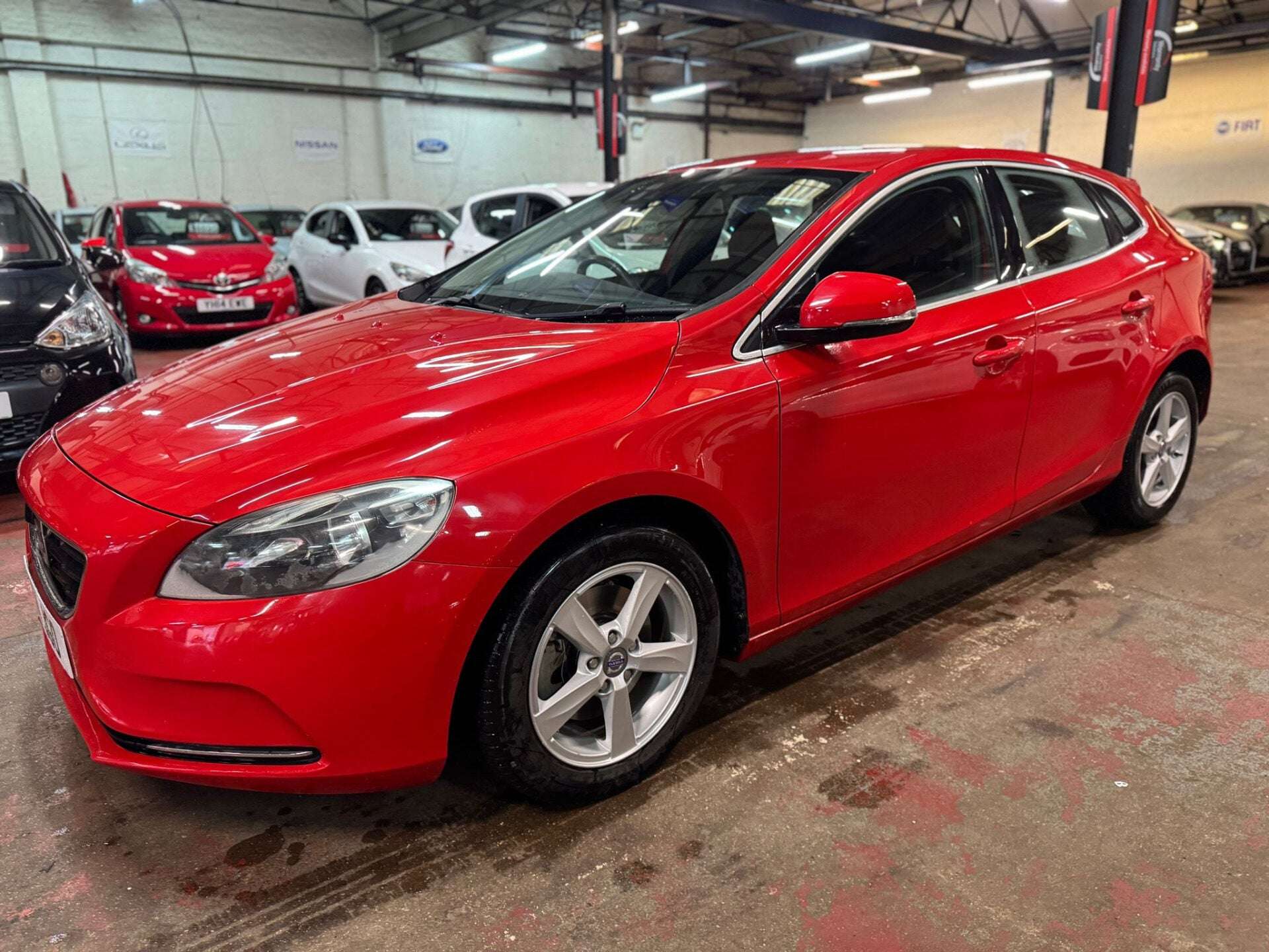 A 2014 VOLVO V40 A 2014 VOLVO V40