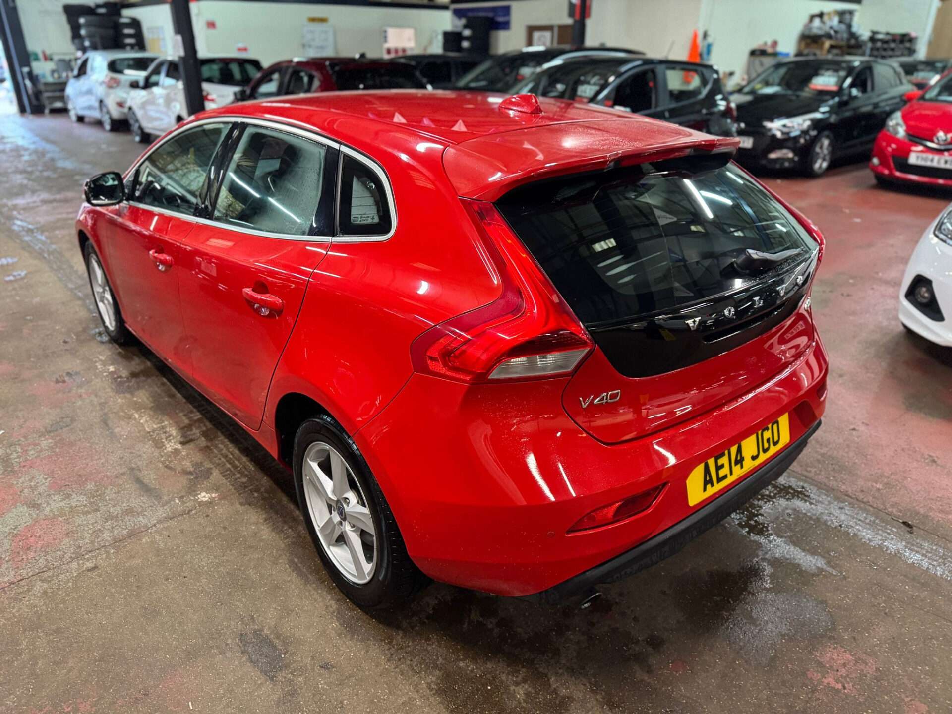 2014 VOLVO V40 2014 VOLVO V40