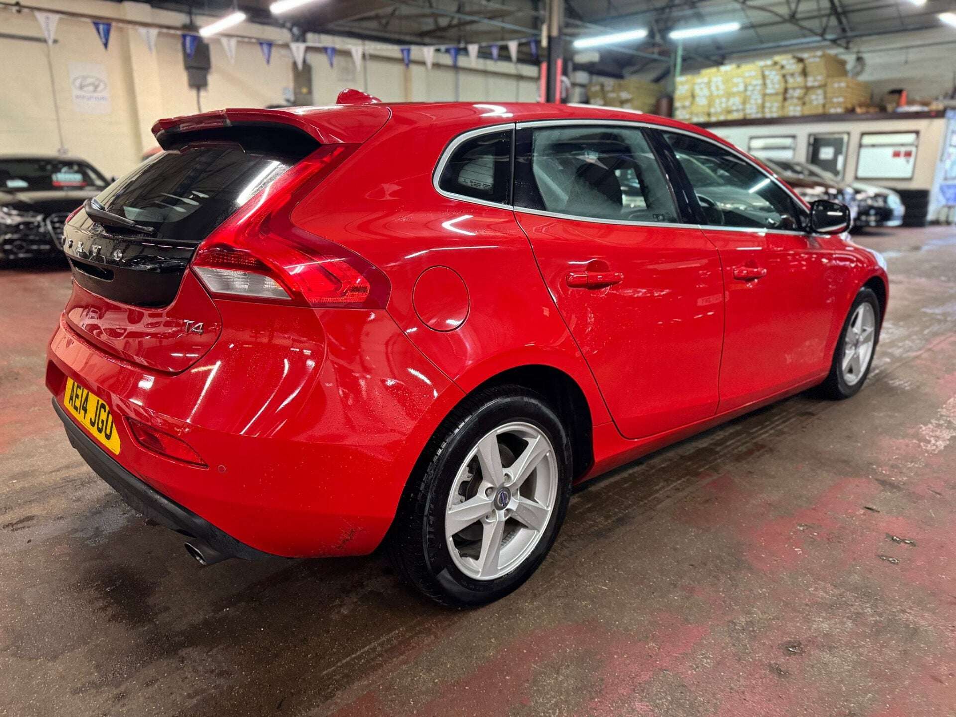 2014 VOLVO V40 2014 VOLVO V40