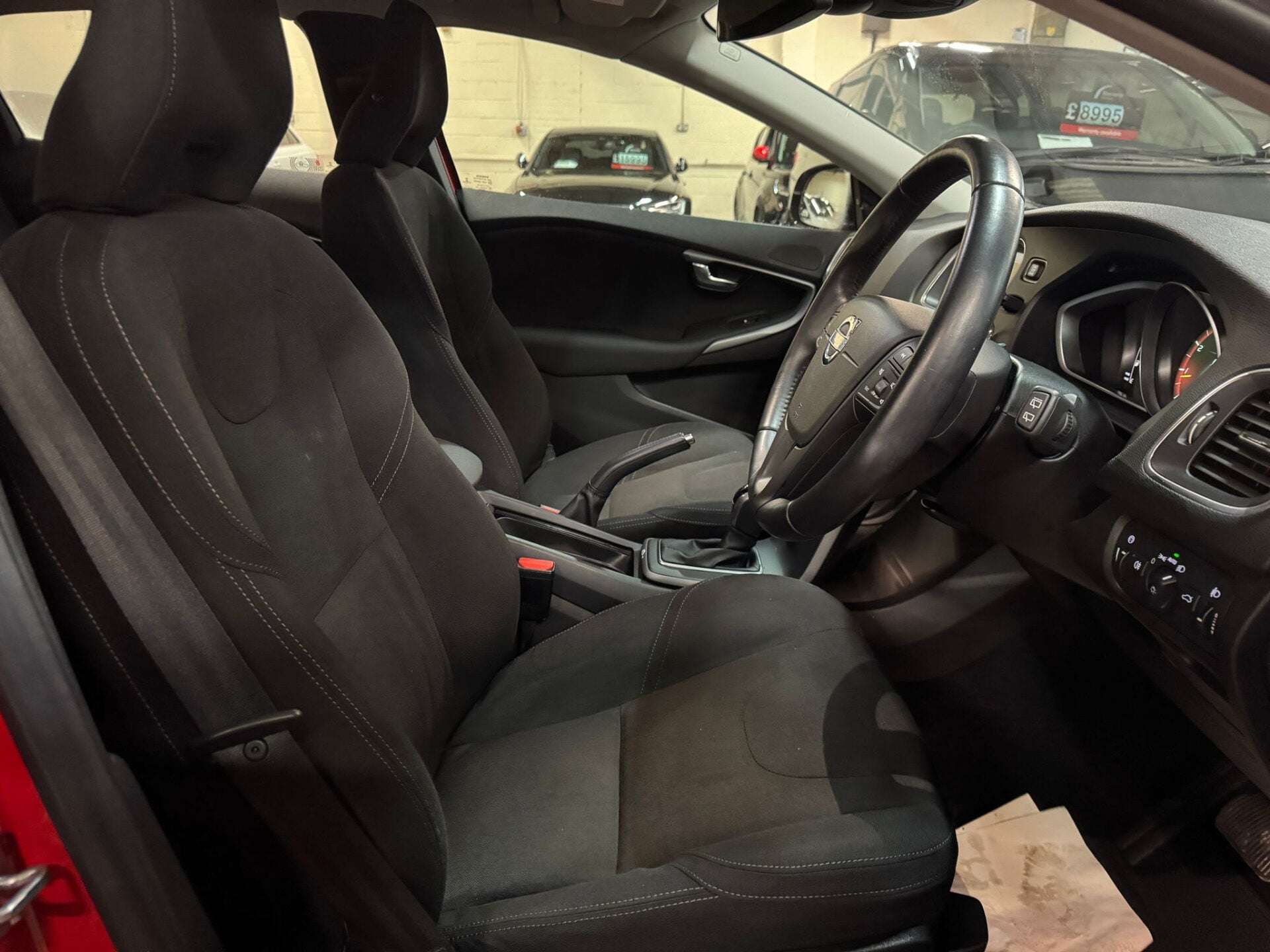 2014 VOLVO V40 2014 VOLVO V40