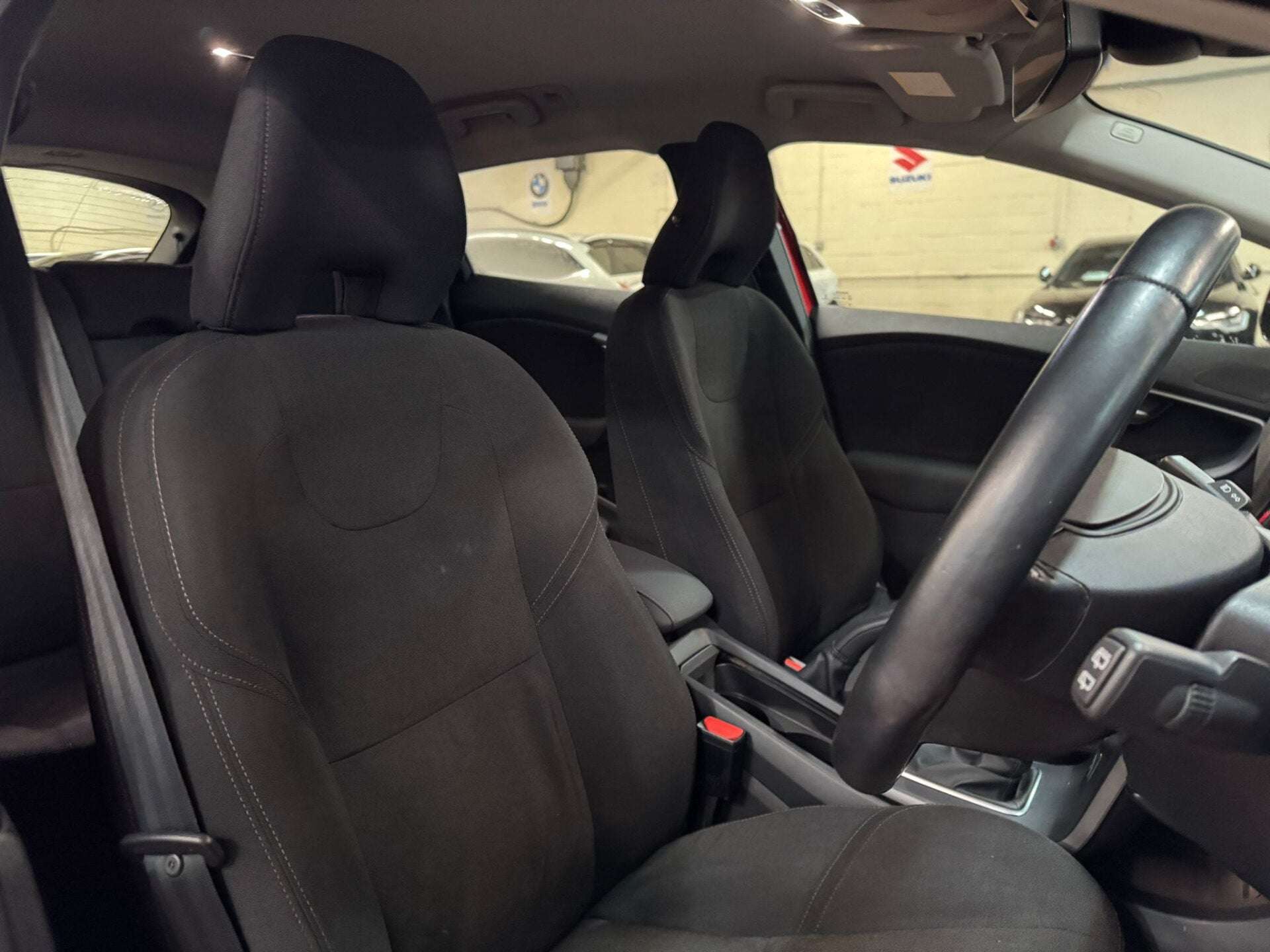 2014 VOLVO V40 2014 VOLVO V40