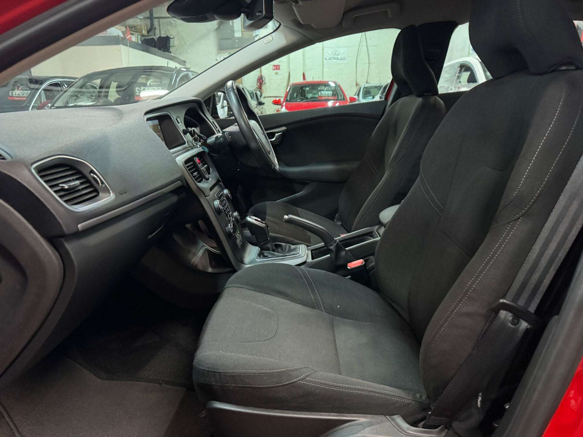 2014 VOLVO V40 2014 VOLVO V40