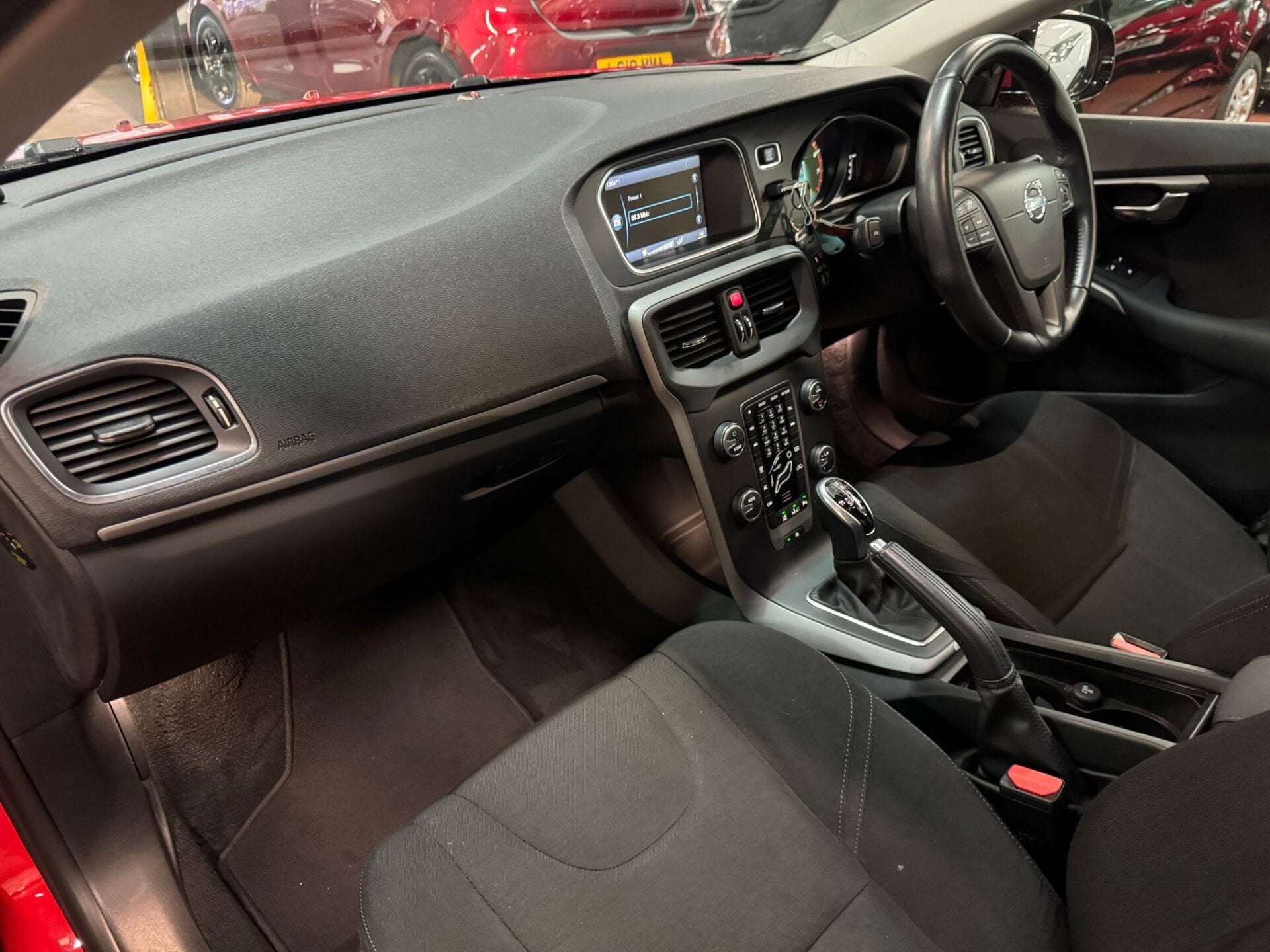 2014 VOLVO V40 2014 VOLVO V40