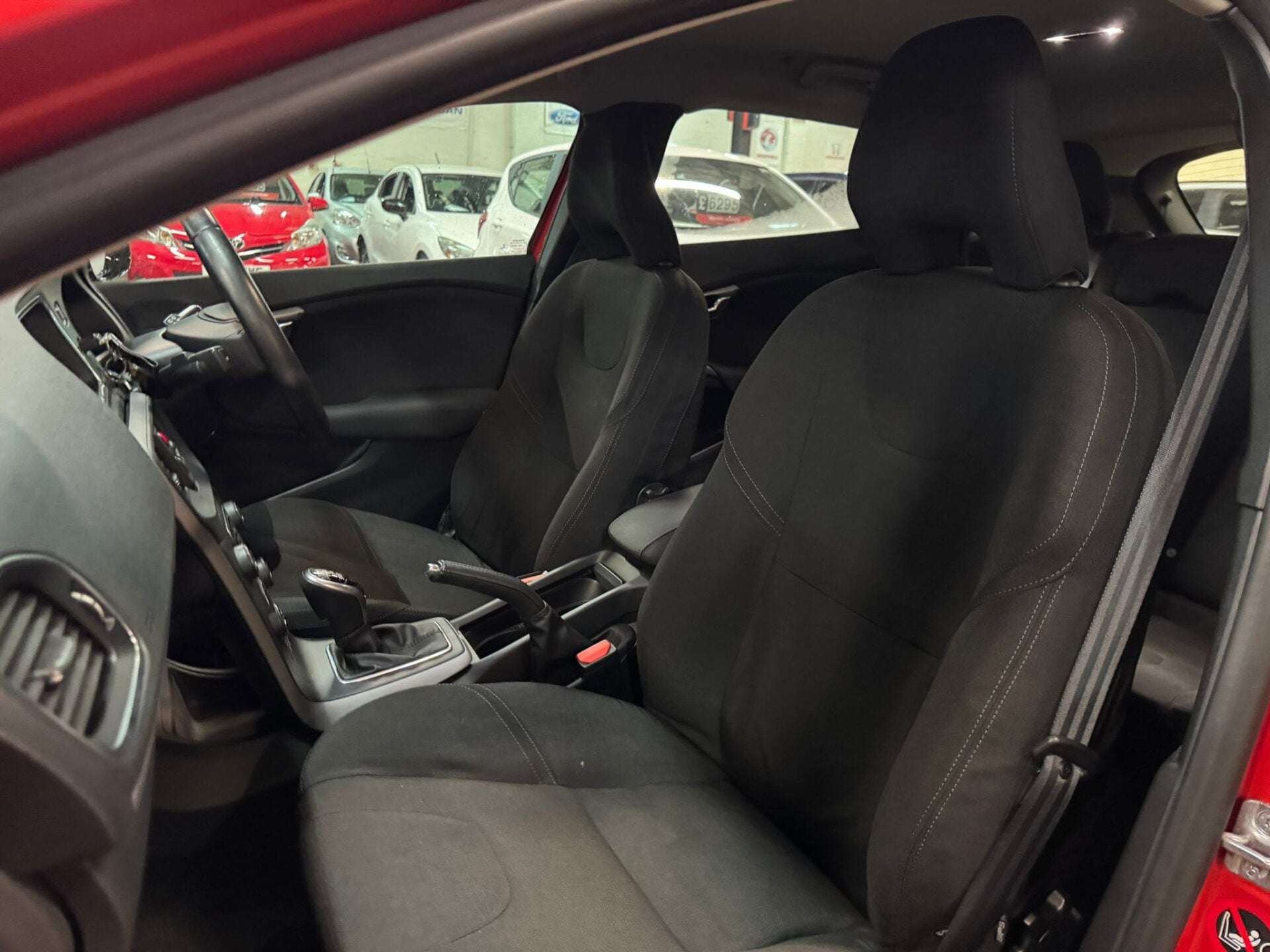 2014 VOLVO V40 2014 VOLVO V40