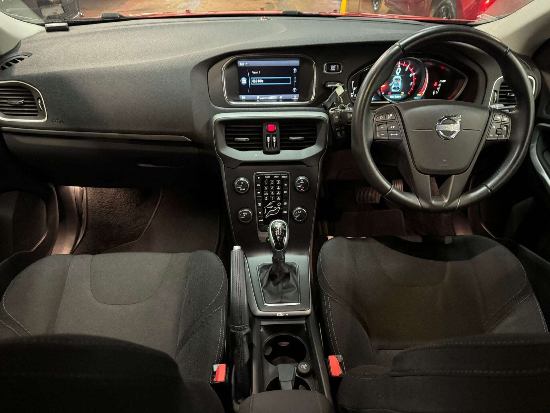 2014 VOLVO V40 2014 VOLVO V40