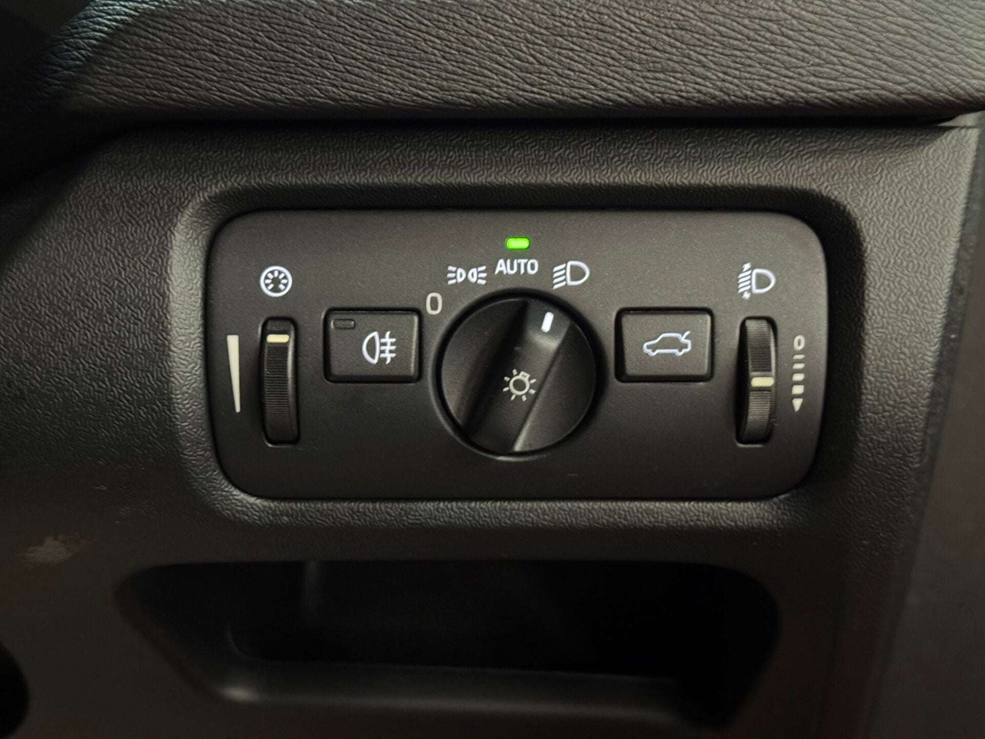 2014 VOLVO V40 2014 VOLVO V40