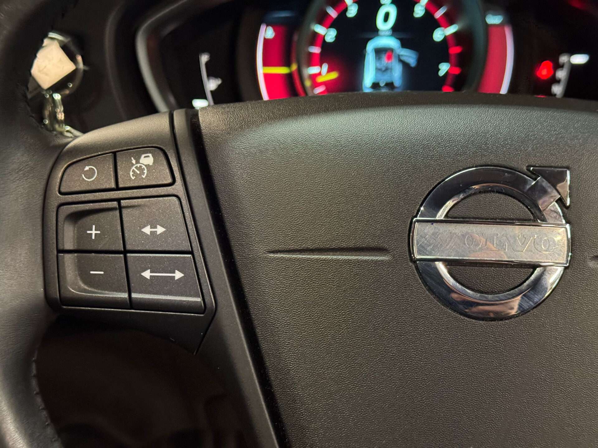 2014 VOLVO V40 2014 VOLVO V40