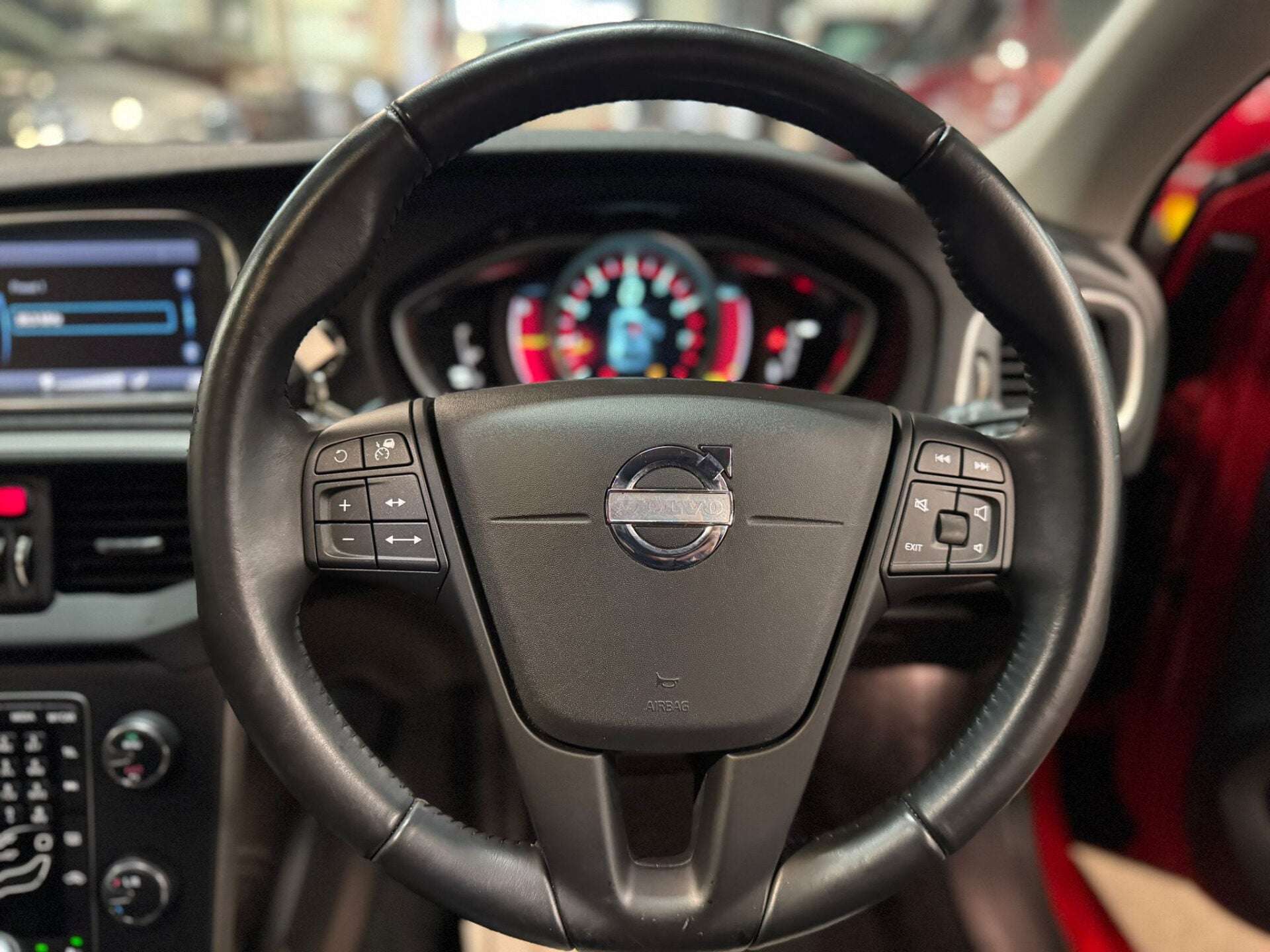 2014 VOLVO V40 2014 VOLVO V40