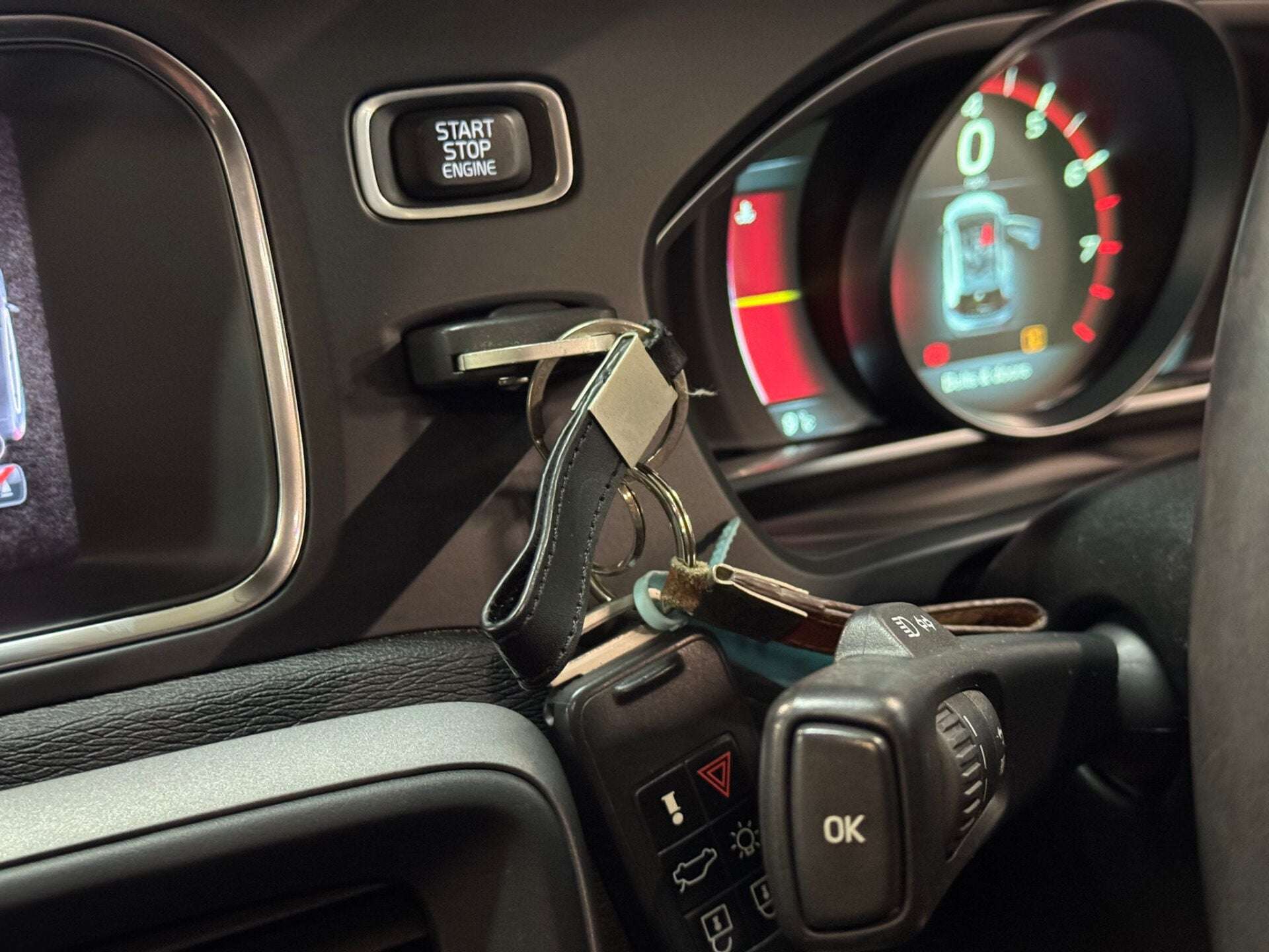 2014 VOLVO V40 2014 VOLVO V40