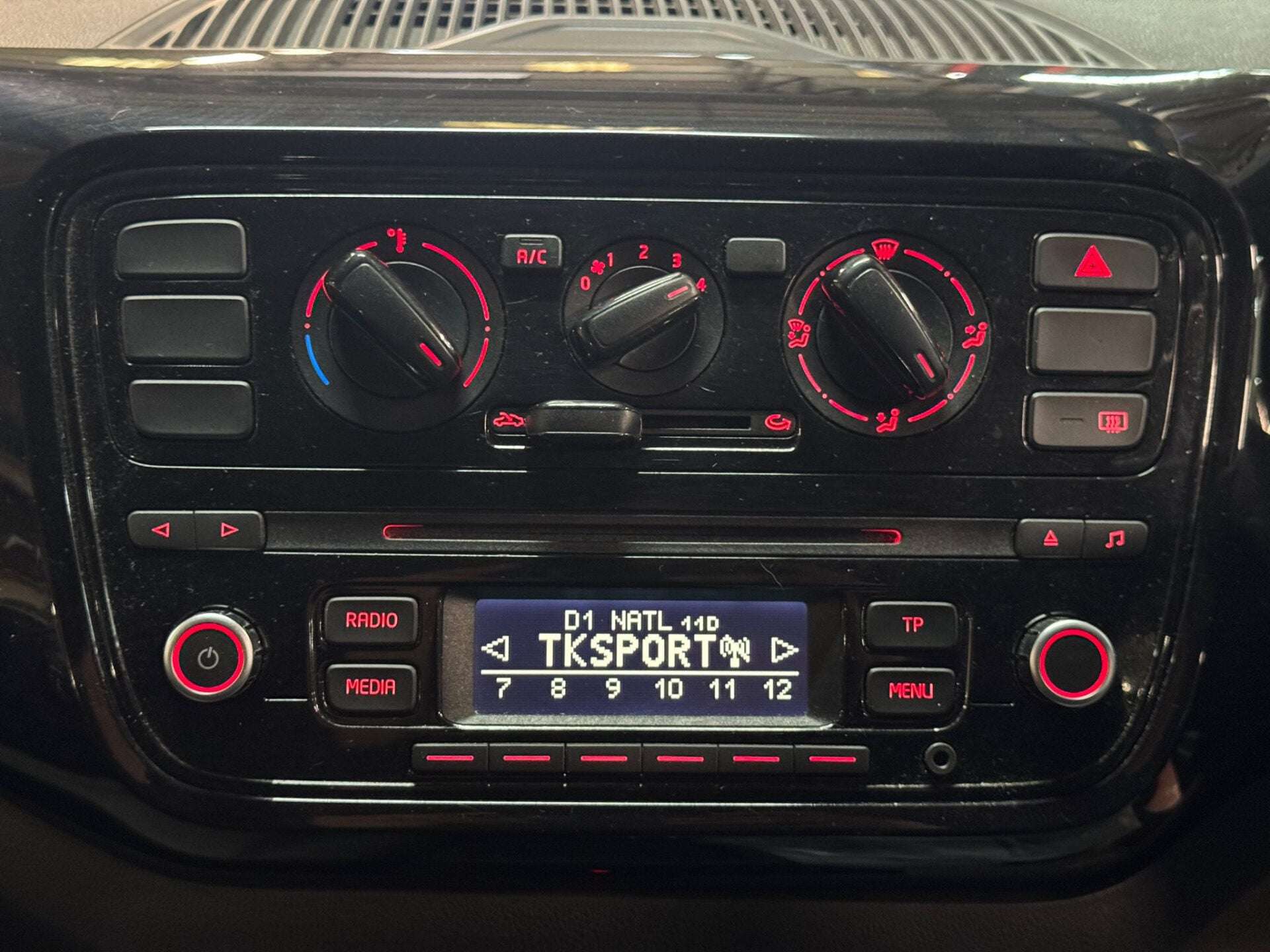 2014 VOLKSWAGEN UP 2014 VOLKSWAGEN UP