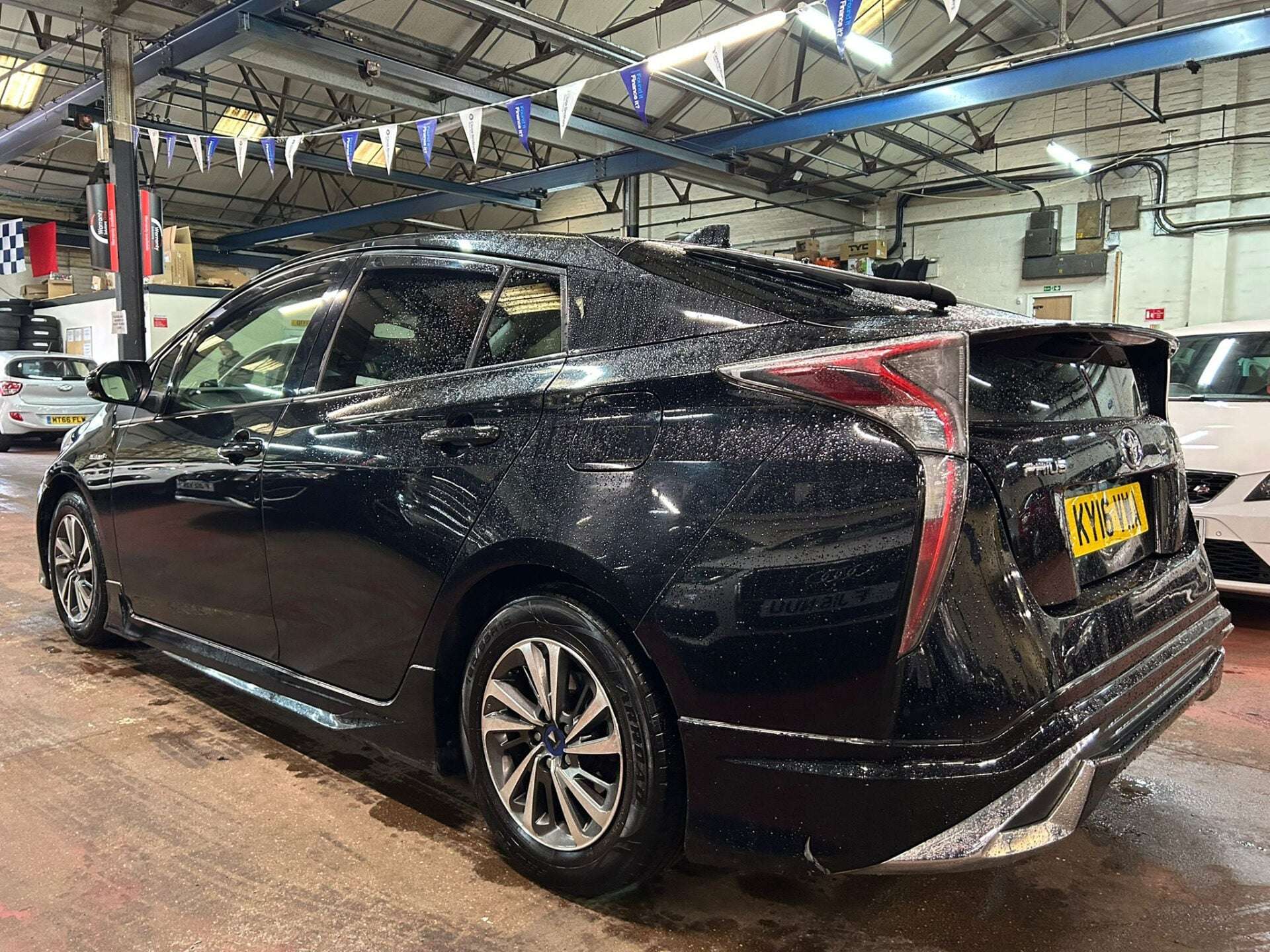 A 2016 TOYOTA PRIUS A 2016 TOYOTA PRIUS