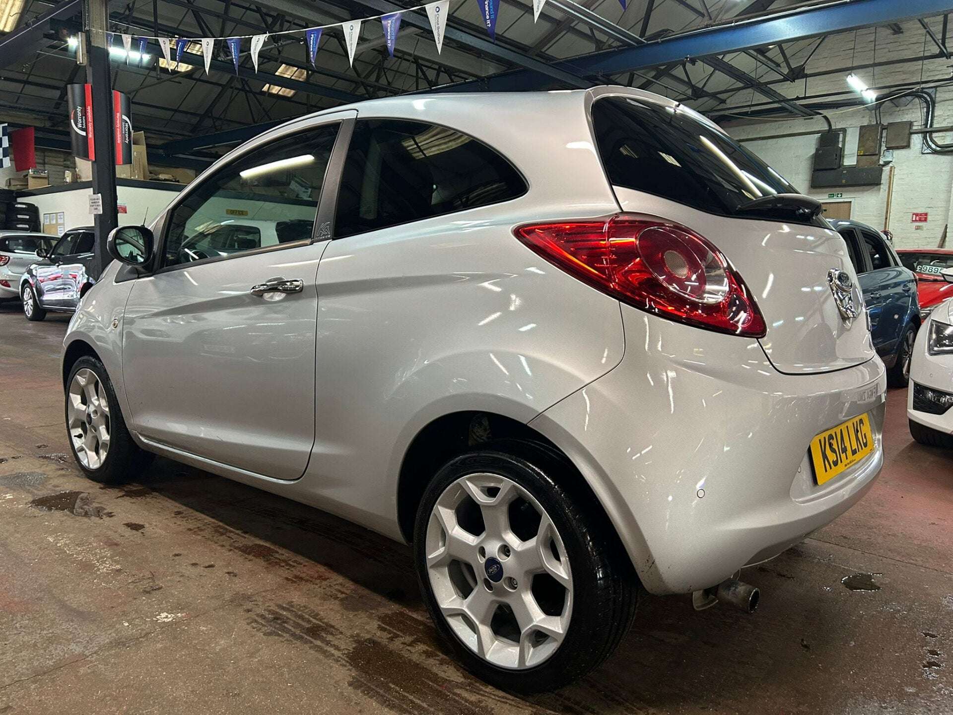 A 2014 FORD KA TITANIUM A 2014 FORD KA TITANIUM