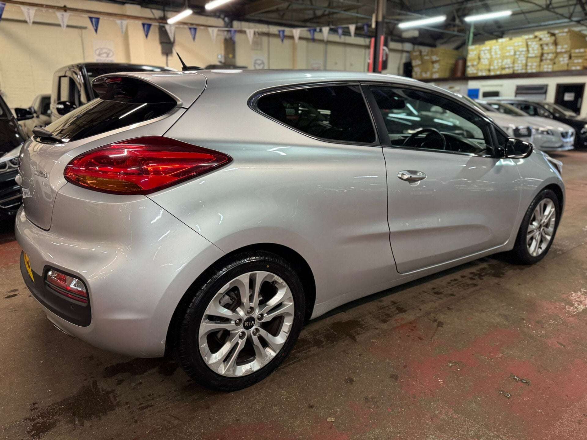 A 2014 KIA PRO CEED CRDI SE ECODYNAMICS A 2014 KIA PRO CEED CRDI SE ECODYNAMICS