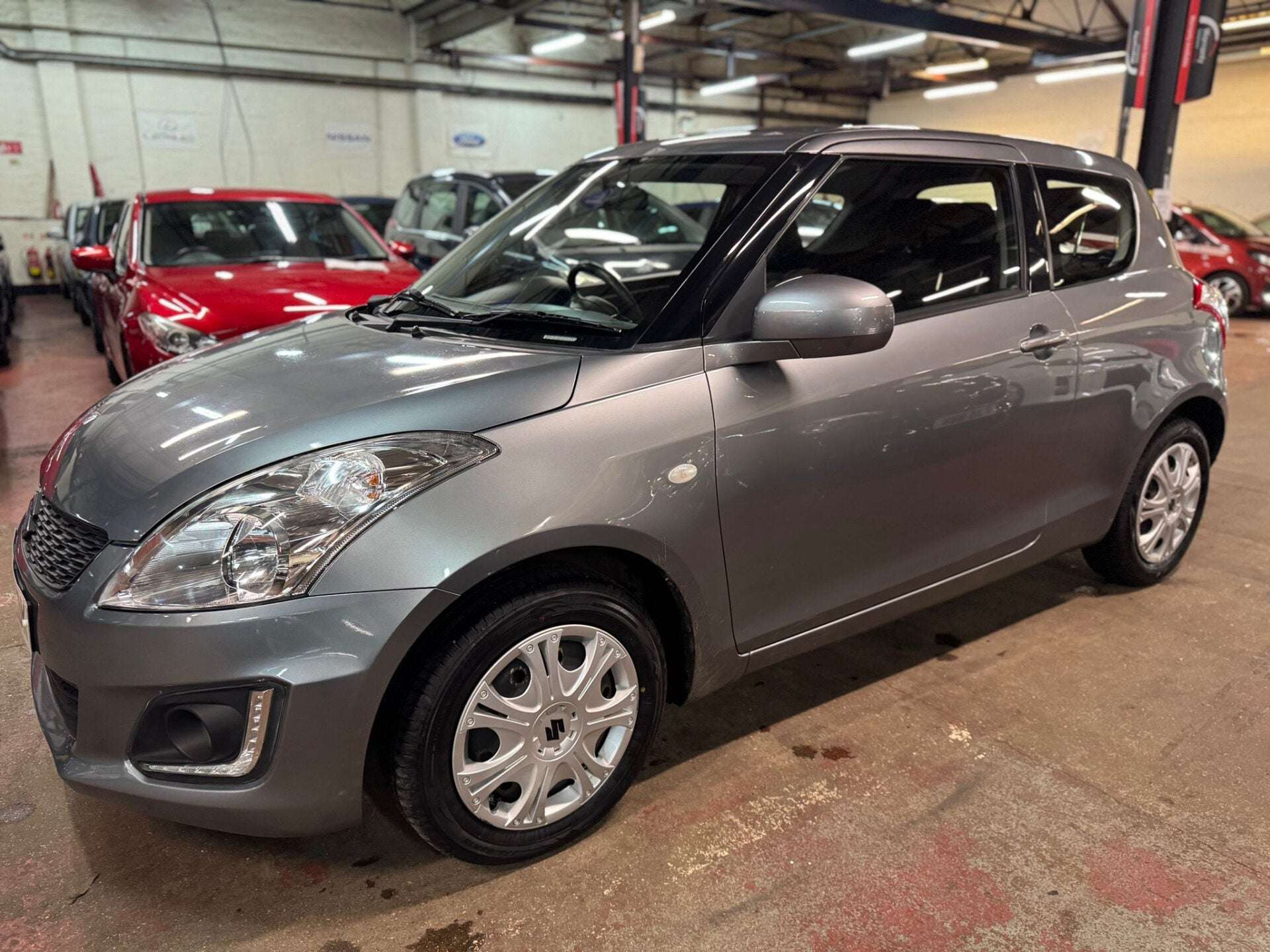 A 2015 SUZUKI SWIFT SZ2 A 2015 SUZUKI SWIFT SZ2