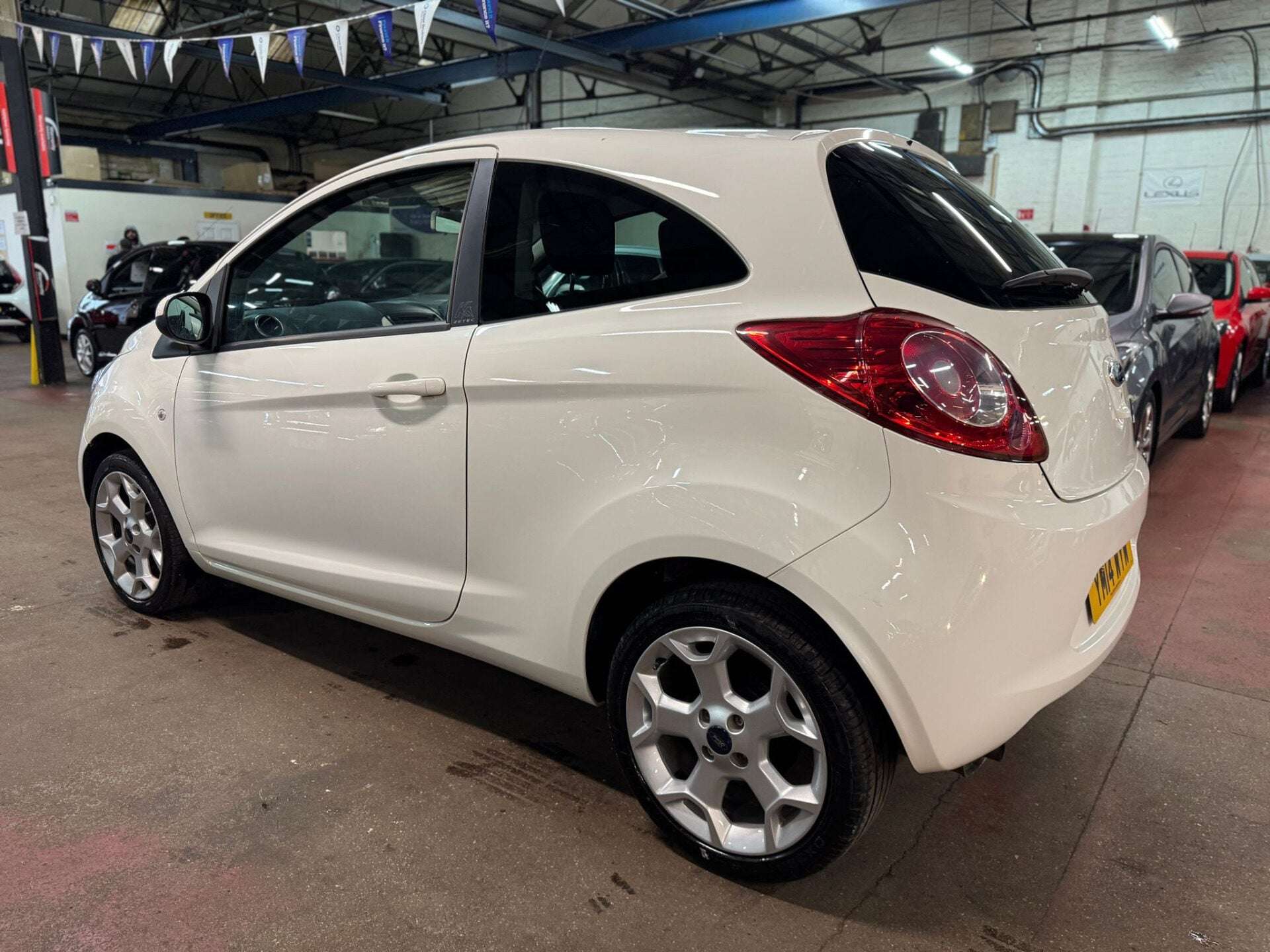 A 2014 FORD KA ZETEC A 2014 FORD KA ZETEC