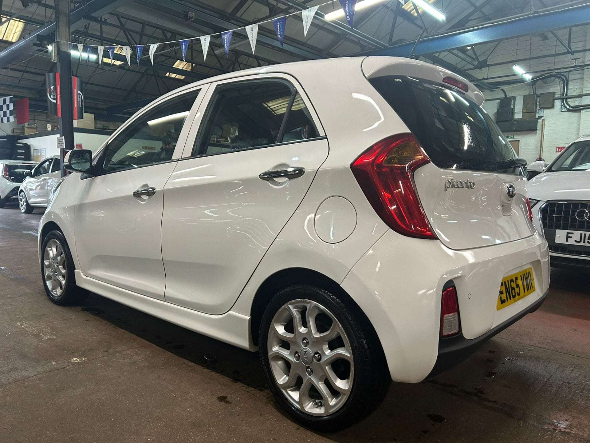 A 2016 KIA PICANTO 3 A 2016 KIA PICANTO 3