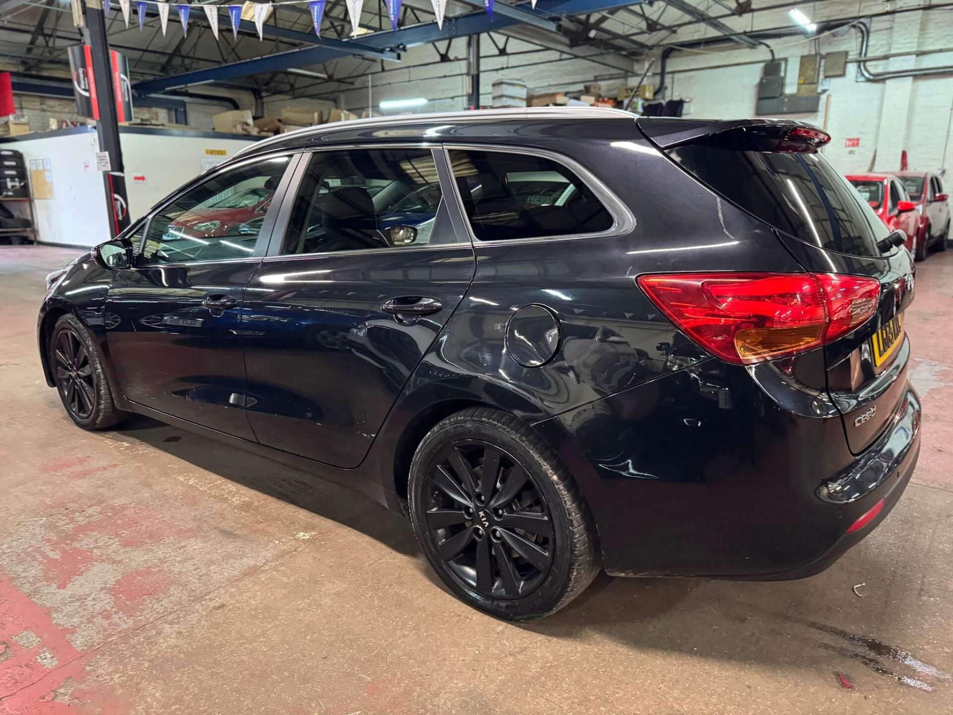 A 2015 KIA CEED CRDI 4 TECH ECODYNAMICS A 2015 KIA CEED CRDI 4 TECH ECODYNAMICS