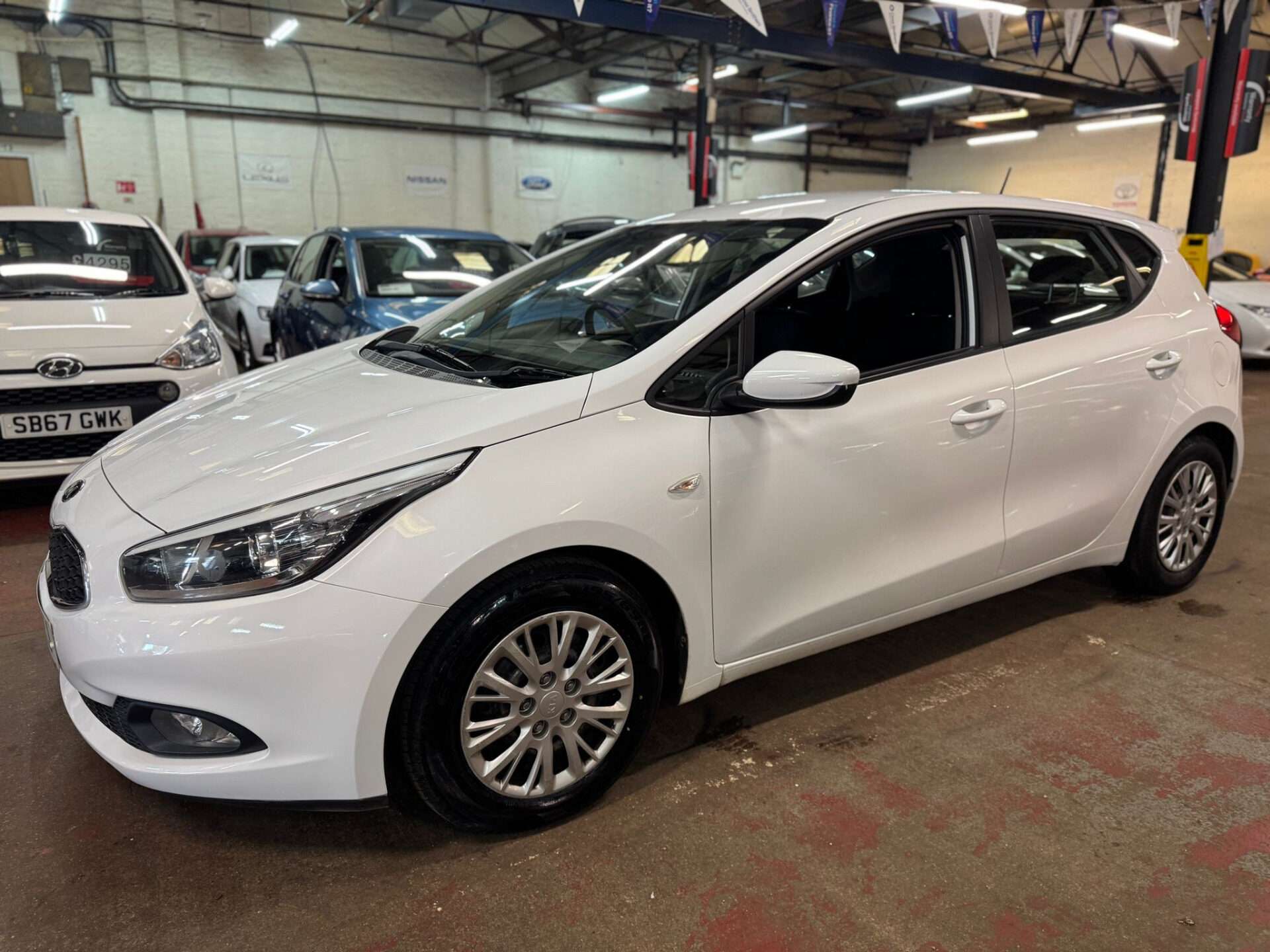 A 2015 KIA CEED CRDI 1 ECODYNAMICS A 2015 KIA CEED CRDI 1 ECODYNAMICS