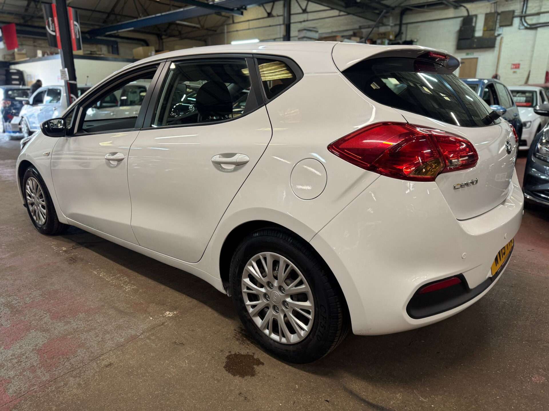 A 2015 KIA CEED CRDI 1 ECODYNAMICS A 2015 KIA CEED CRDI 1 ECODYNAMICS