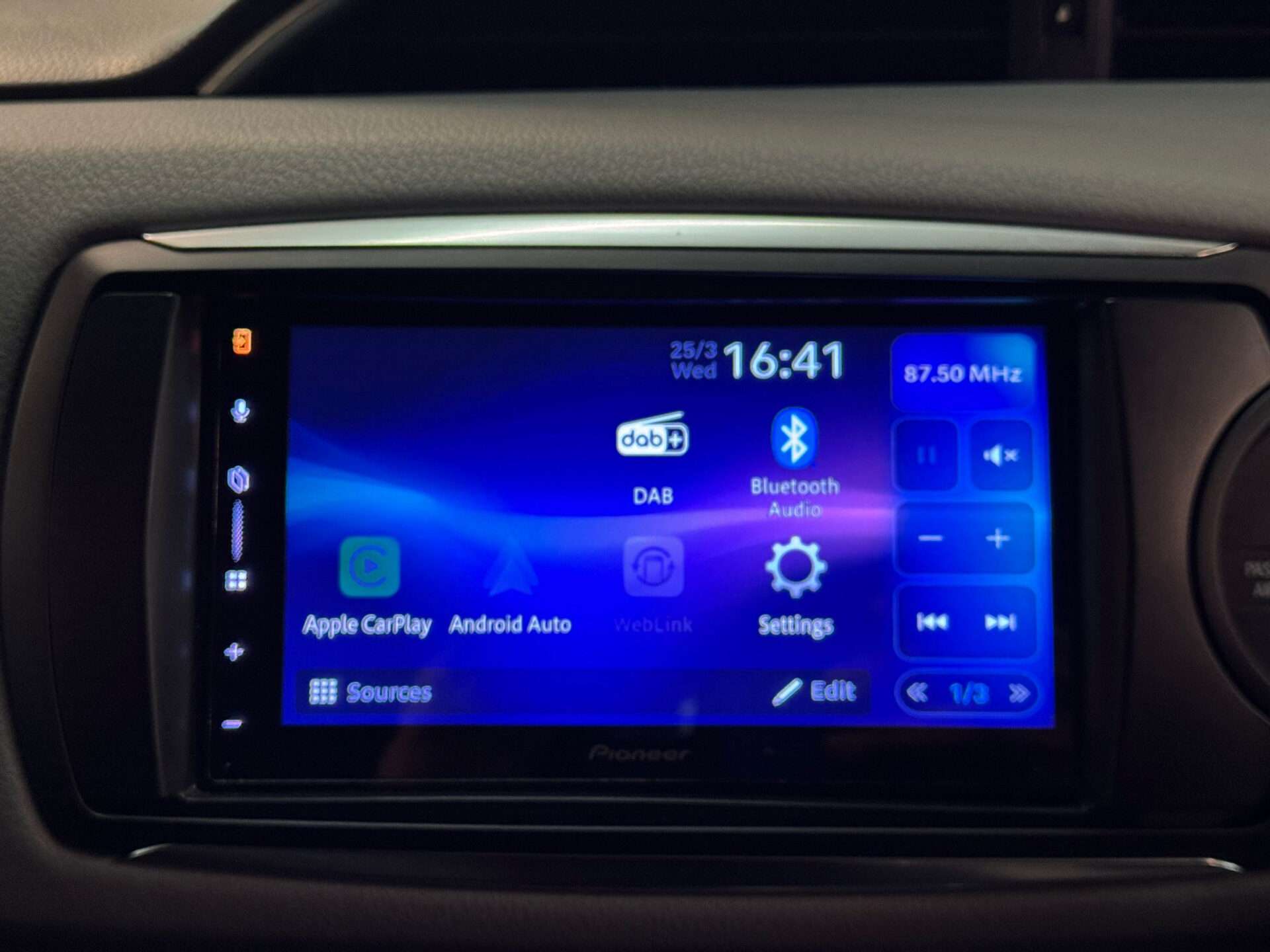 2016 TOYOTA YARIS 2016 TOYOTA YARIS