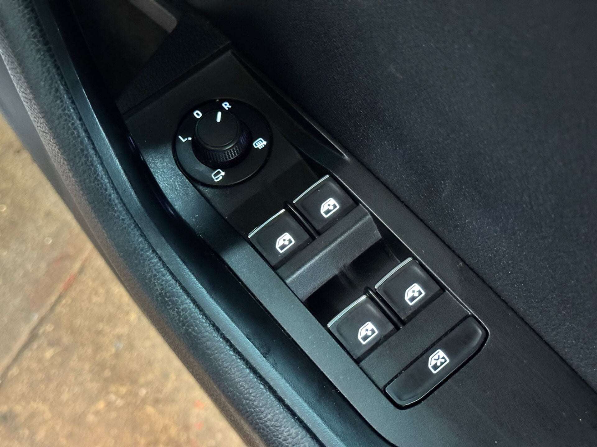 2015 SKODA SUPERB 2015 SKODA SUPERB