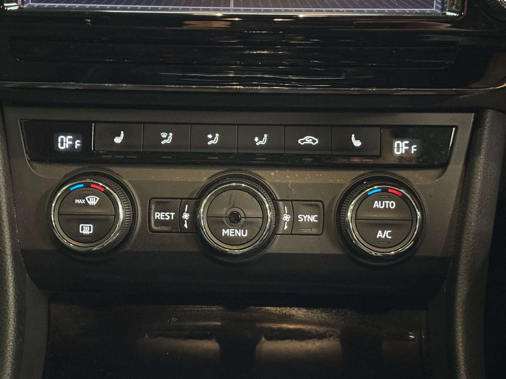 2015 SKODA SUPERB 2015 SKODA SUPERB