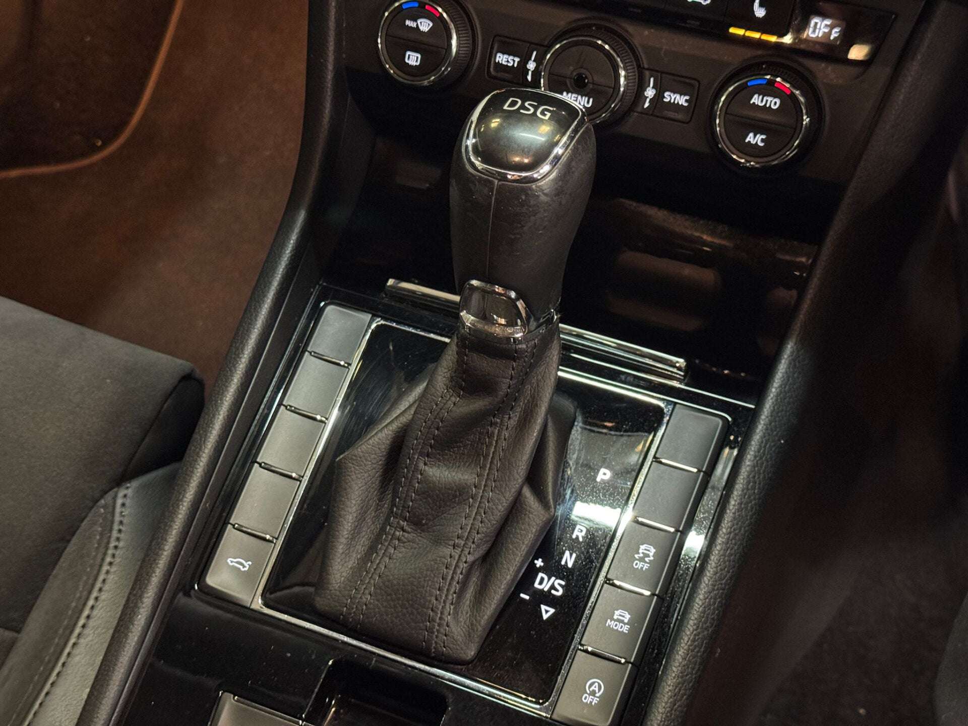 2015 SKODA SUPERB 2015 SKODA SUPERB