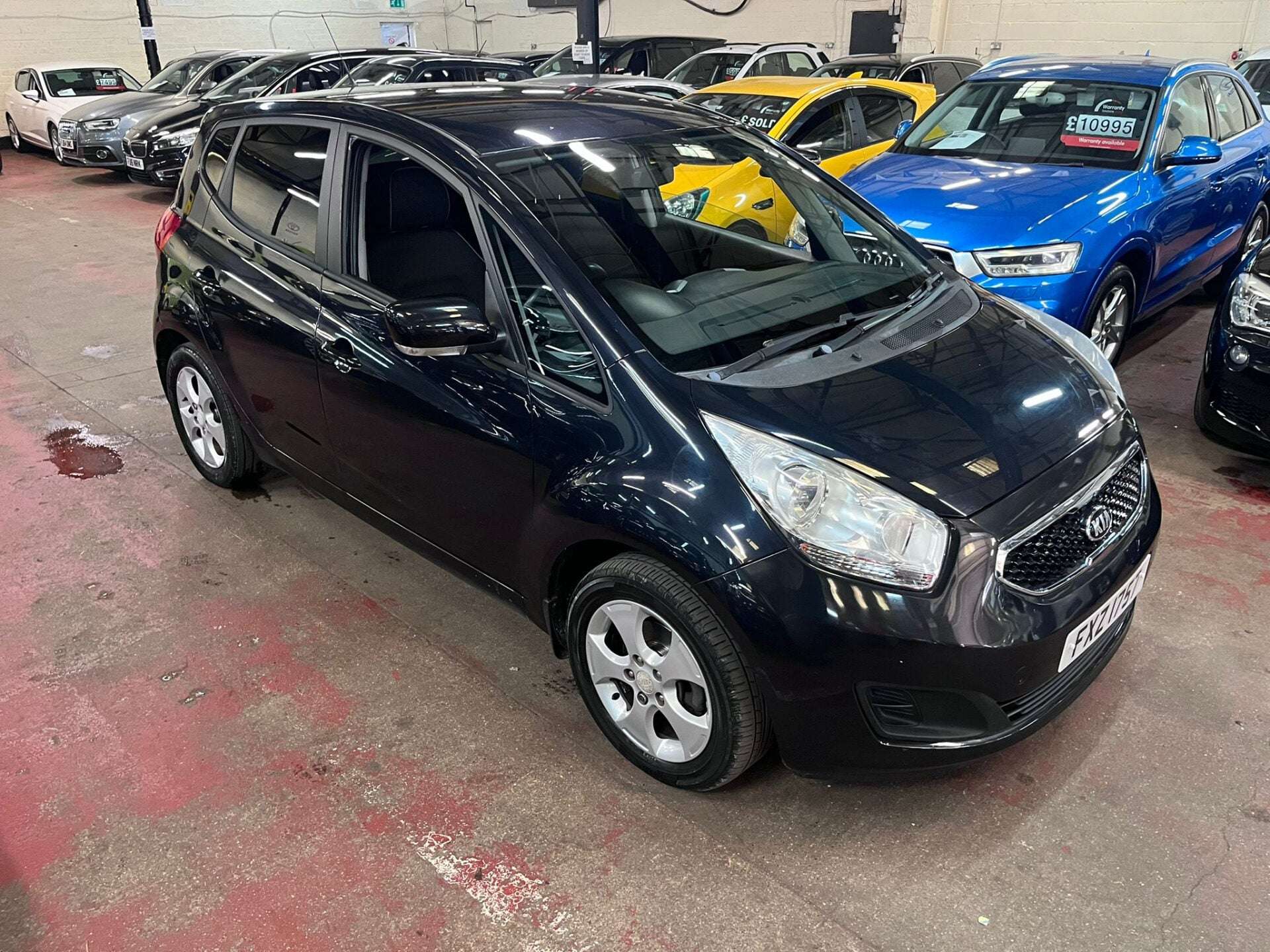 A 2013 KIA VENGA 2 A 2013 KIA VENGA 2