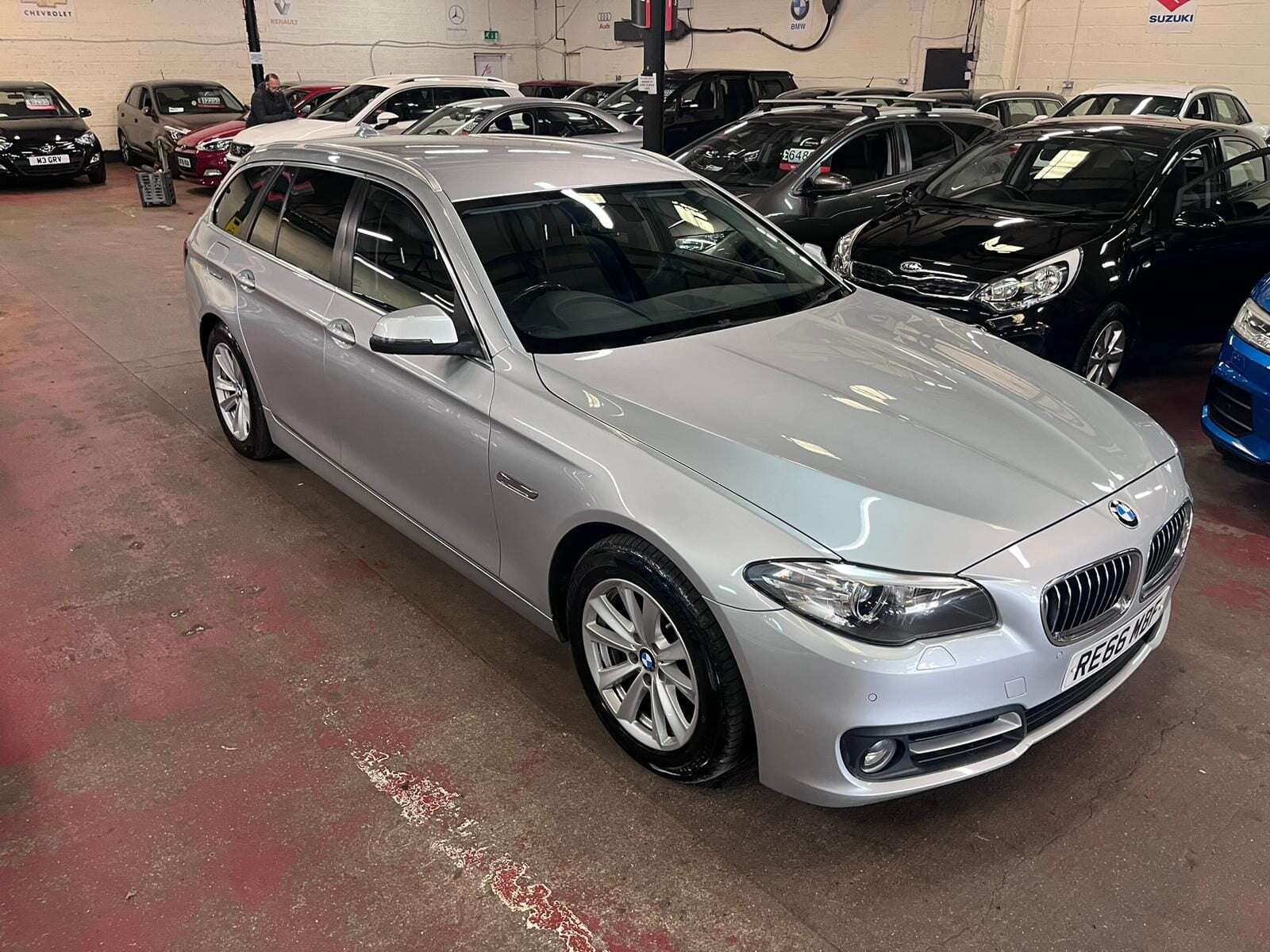 A 2016 BMW 5 SERIES 520D SE TOURING A 2016 BMW 5 SERIES 520D SE TOURING
