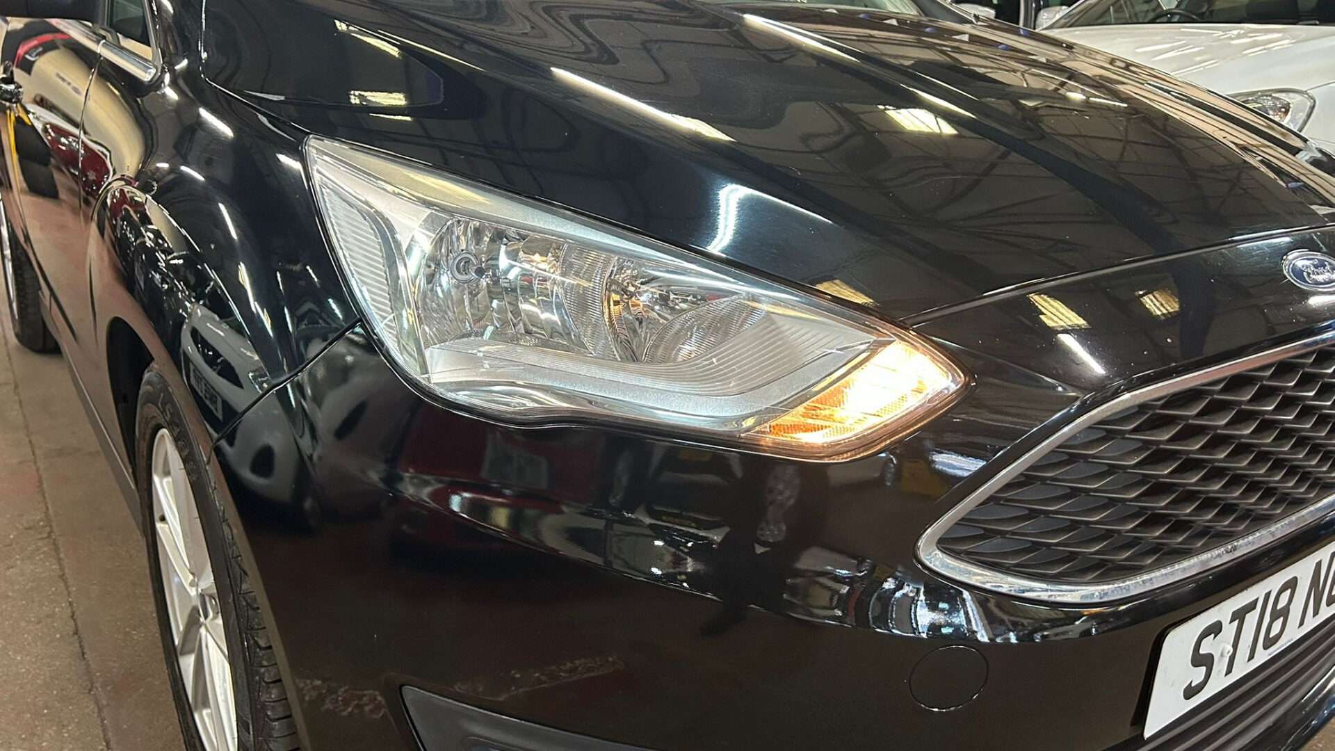 A 2018 FORD C-MAX ZETEC TDCI A 2018 FORD C-MAX ZETEC TDCI